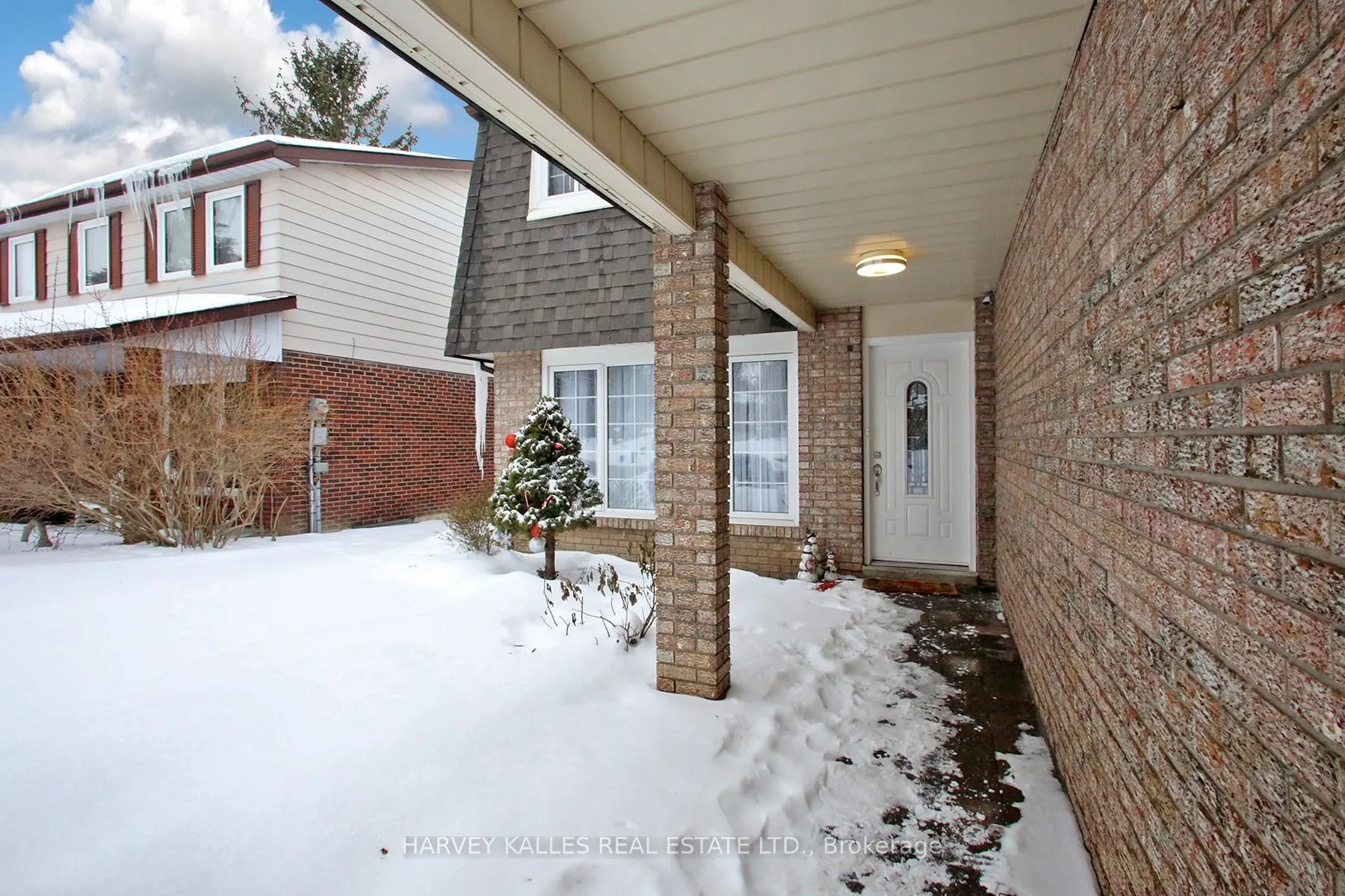 Photo 3 of 161 Romfield Circuit, Markham, Royal Orchard — HOMEH