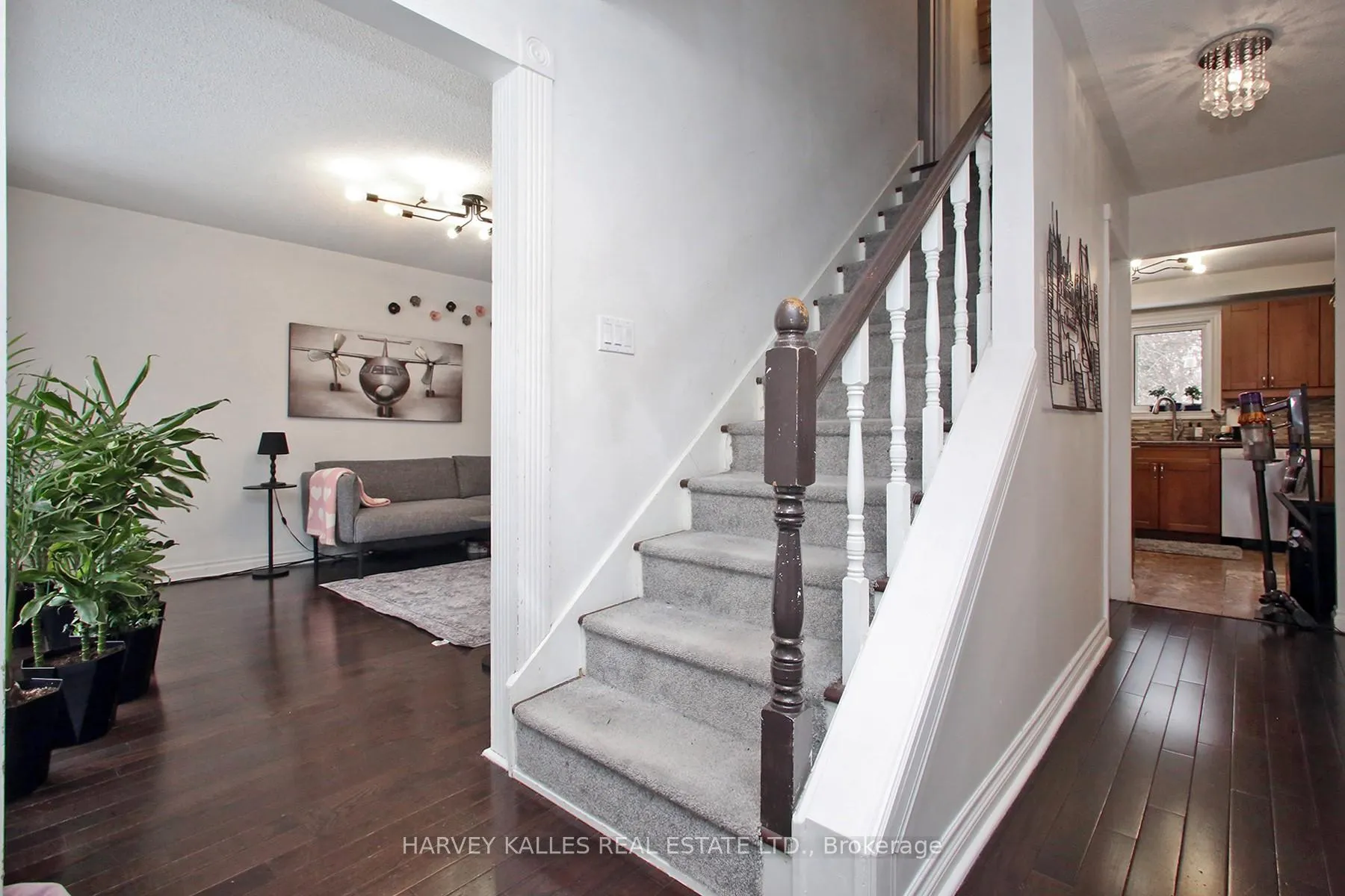 Photo 4 of 161 Romfield Circuit, Markham, Royal Orchard — HOMEH