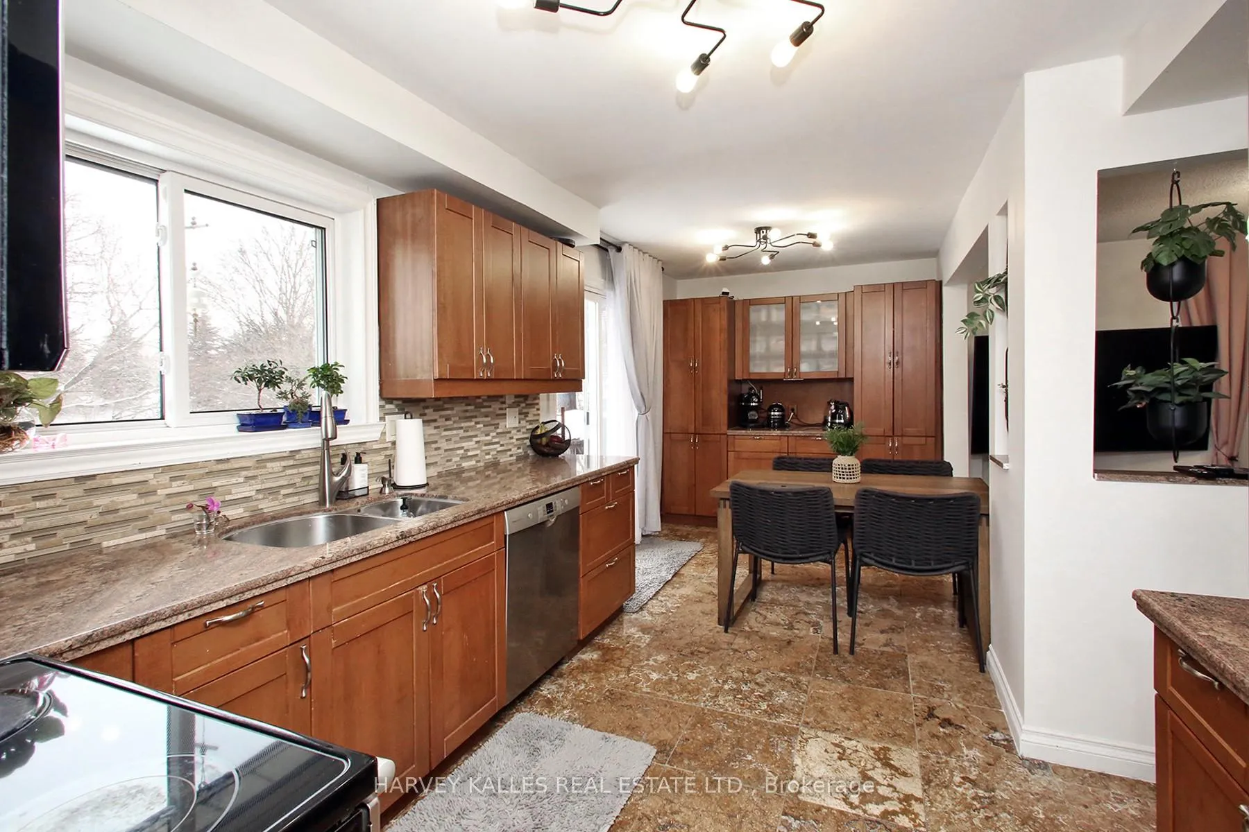 Photo 18 of 161 Romfield Circuit, Markham, Royal Orchard — HOMEH