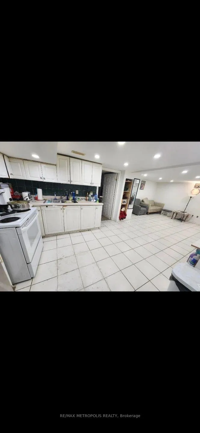 Photo 4 of Unit BSMT, 3244 Lawrence Avenue E, Scarborough, Woburn — HOMEH