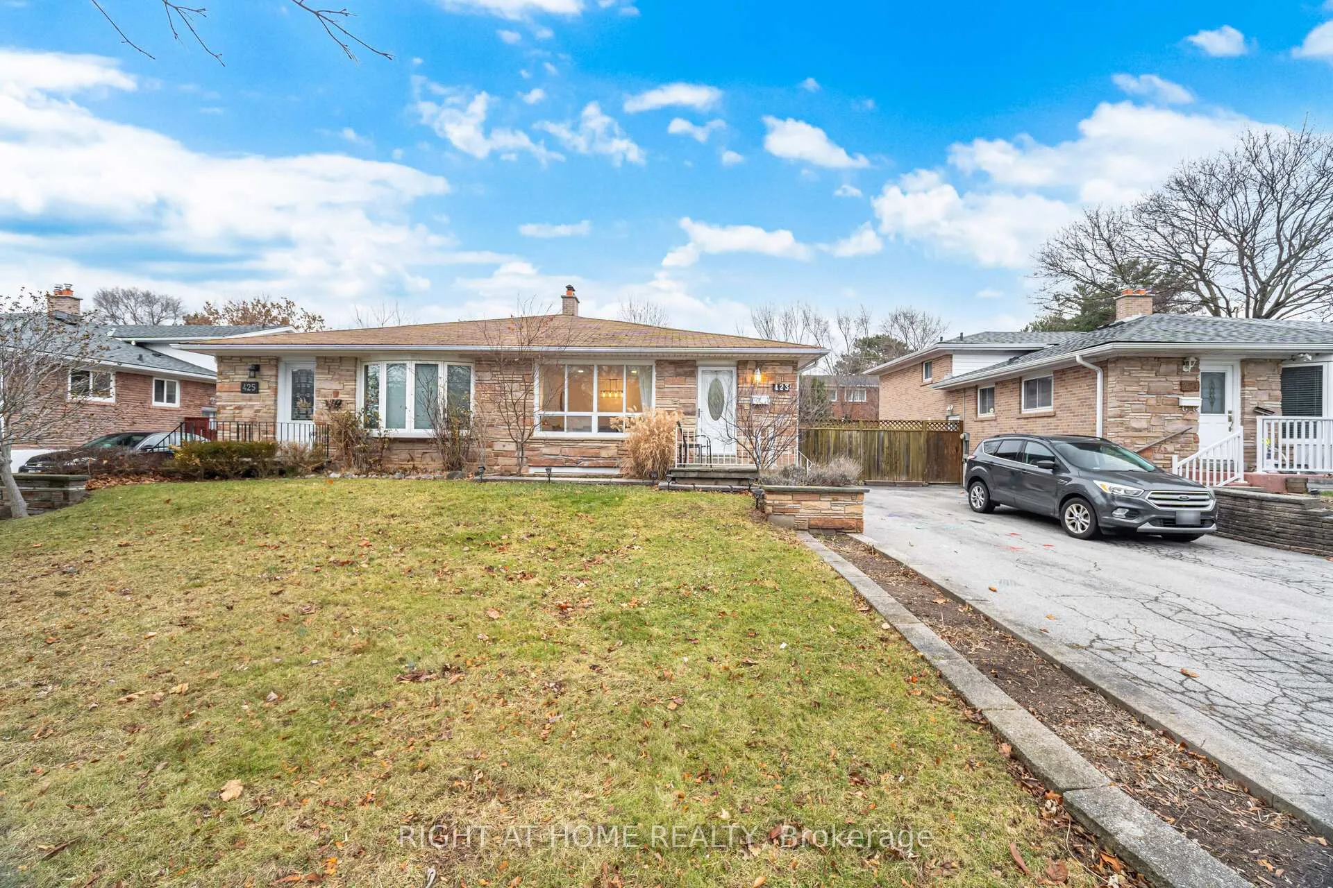 Photo 4 of 423 Melores Drive, Burlington, Appleby — HOMEH