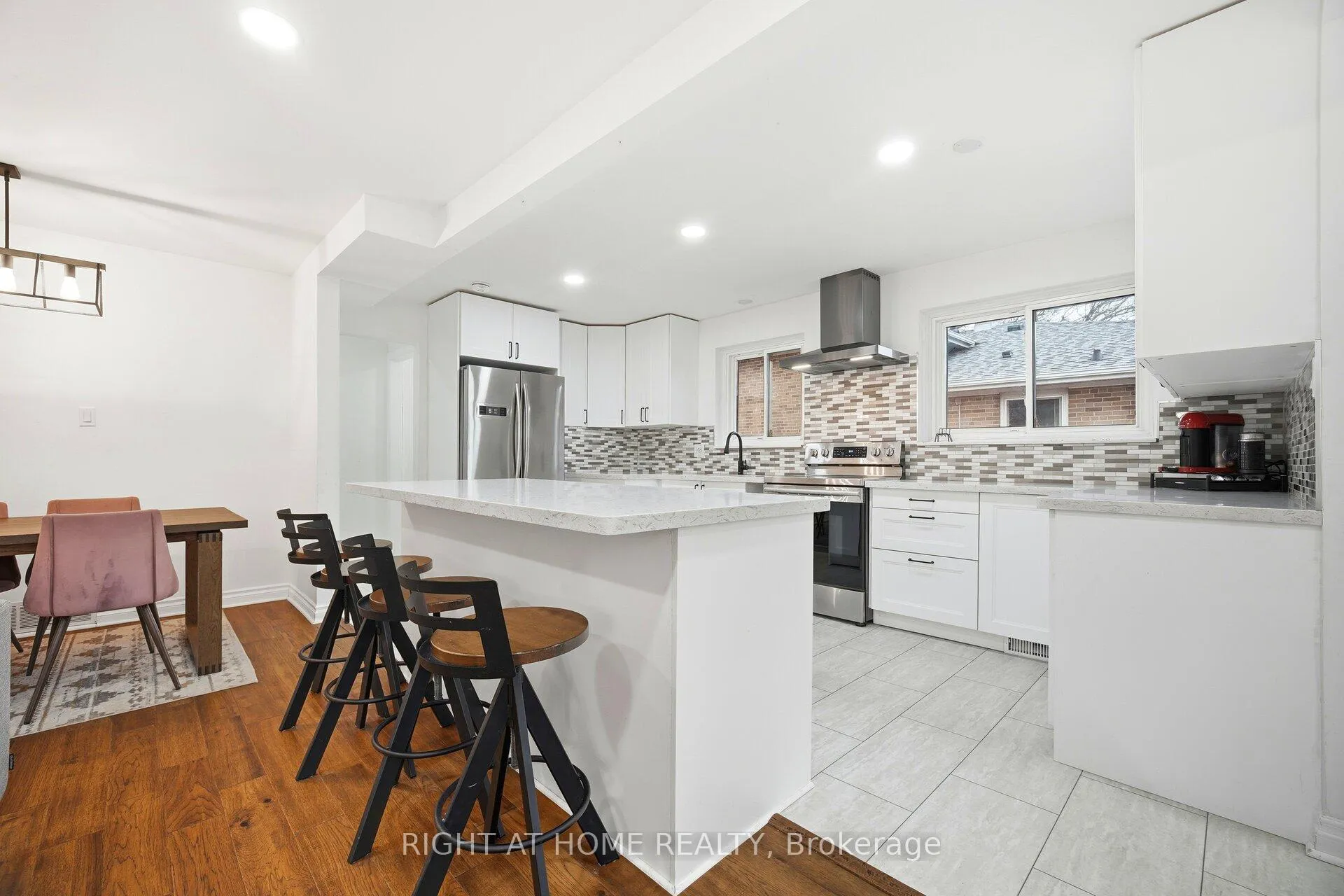 Photo 12 of 423 Melores Drive, Burlington, Appleby — HOMEH