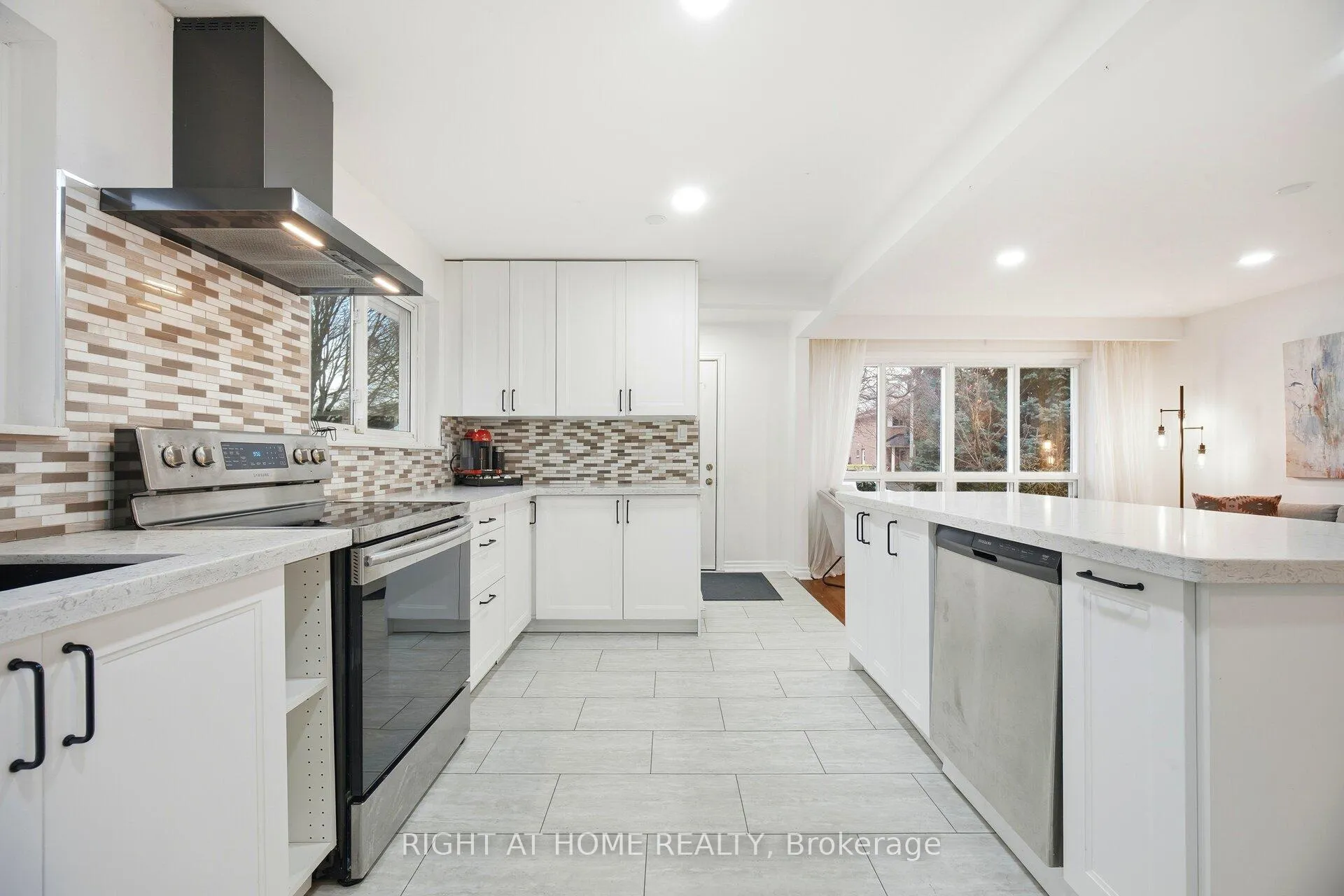 Photo 13 of 423 Melores Drive, Burlington, Appleby — HOMEH