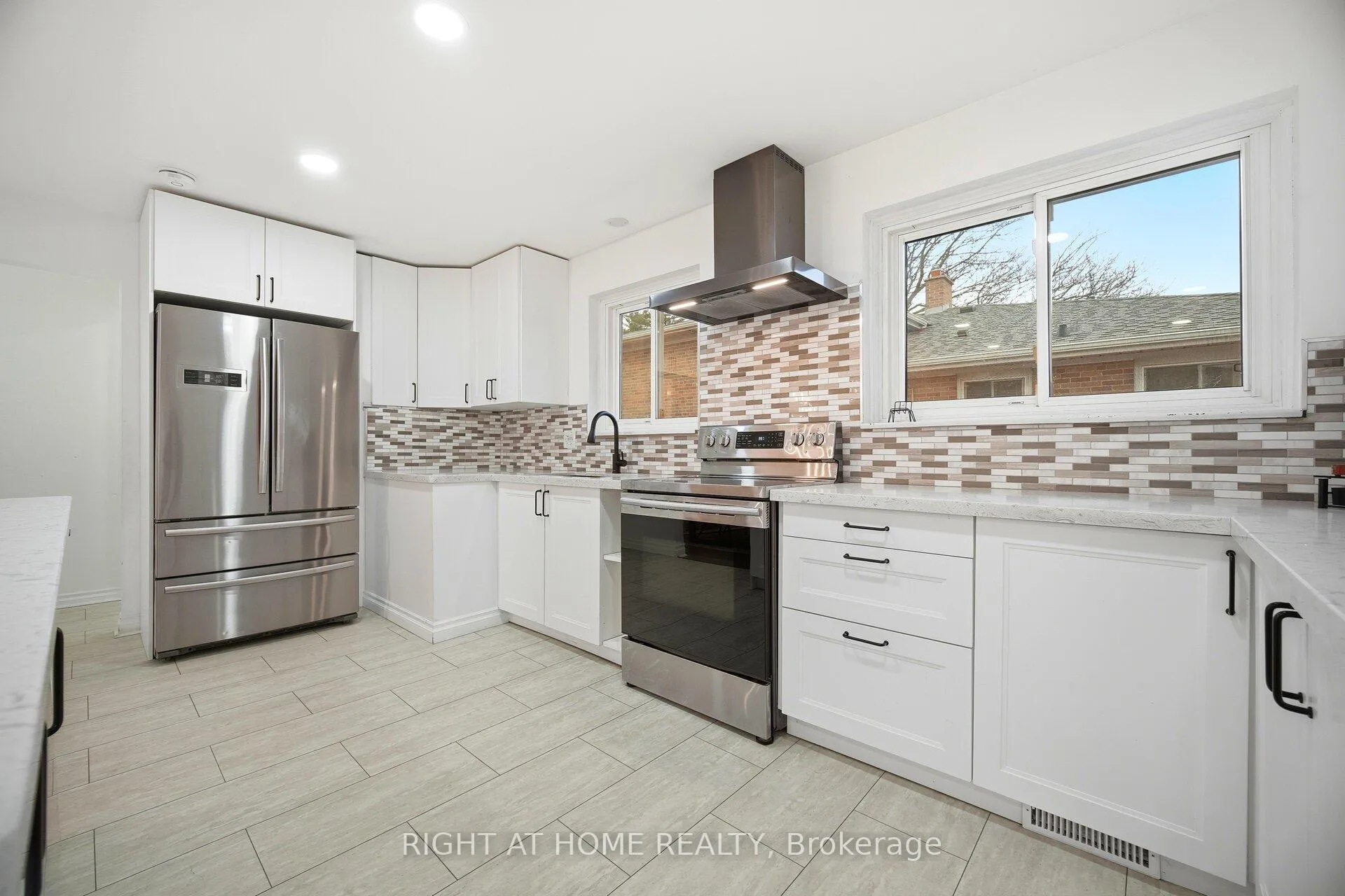 Photo 14 of 423 Melores Drive, Burlington, Appleby — HOMEH