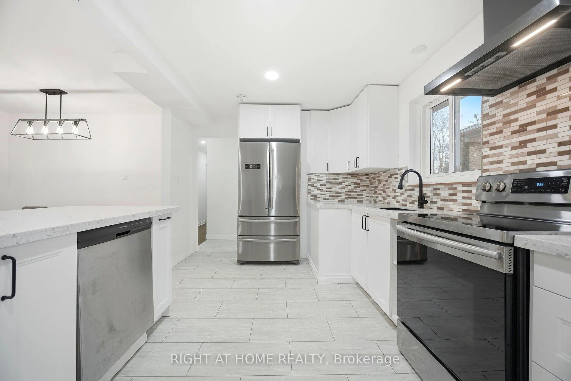 Photo 15 of 423 Melores Drive, Burlington, Appleby — HOMEH