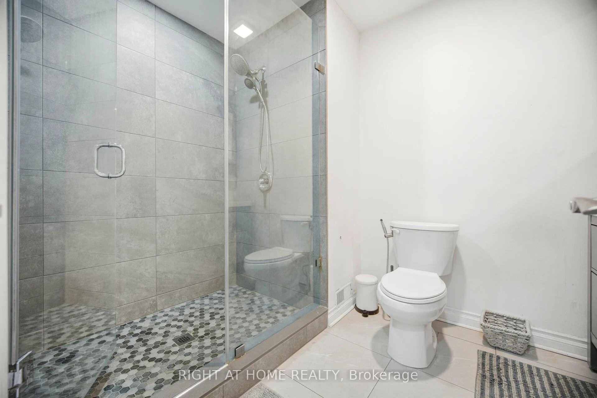 Photo 19 of 423 Melores Drive, Burlington, Appleby — HOMEH