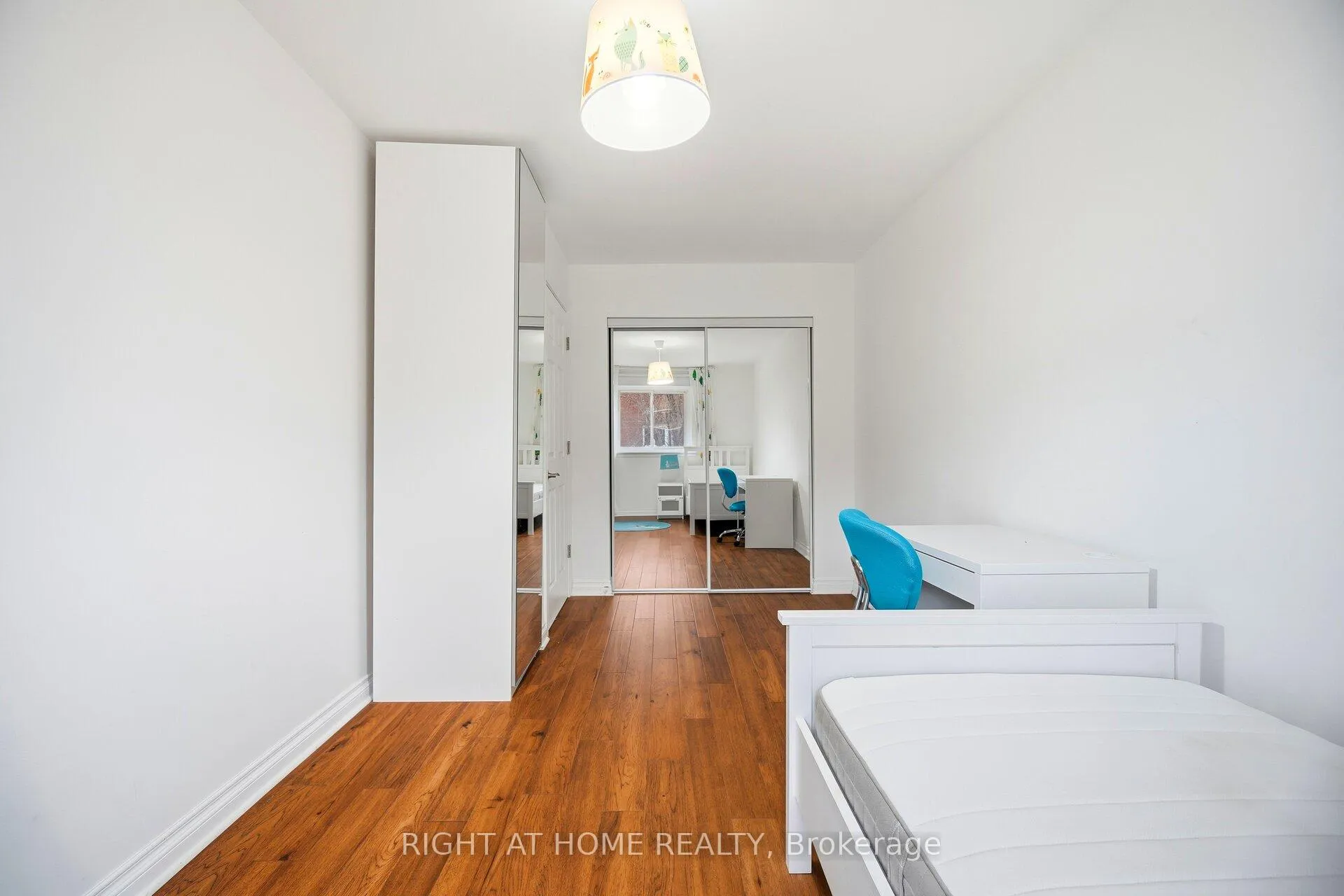 Photo 23 of 423 Melores Drive, Burlington, Appleby — HOMEH
