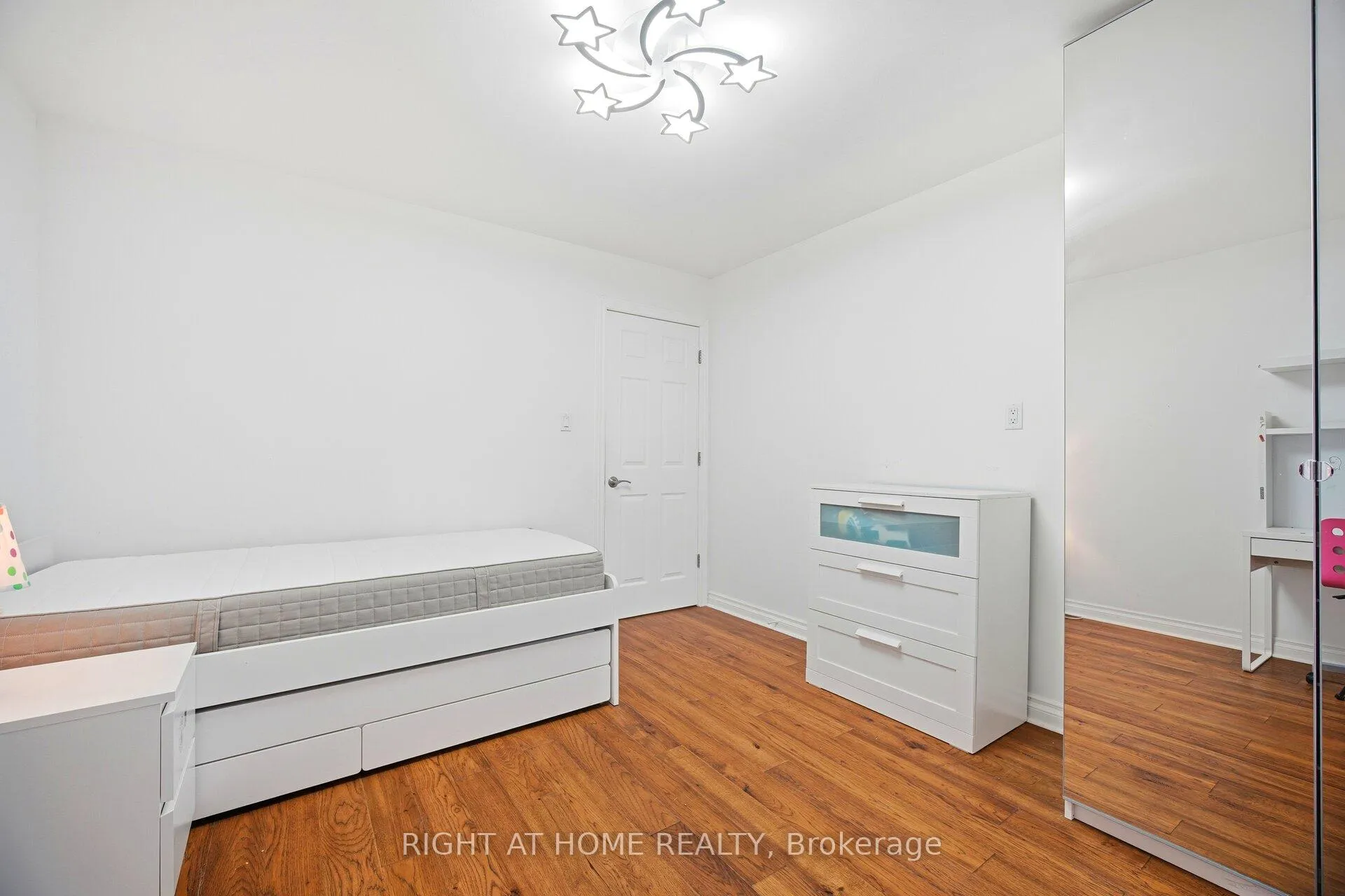 Photo 25 of 423 Melores Drive, Burlington, Appleby — HOMEH