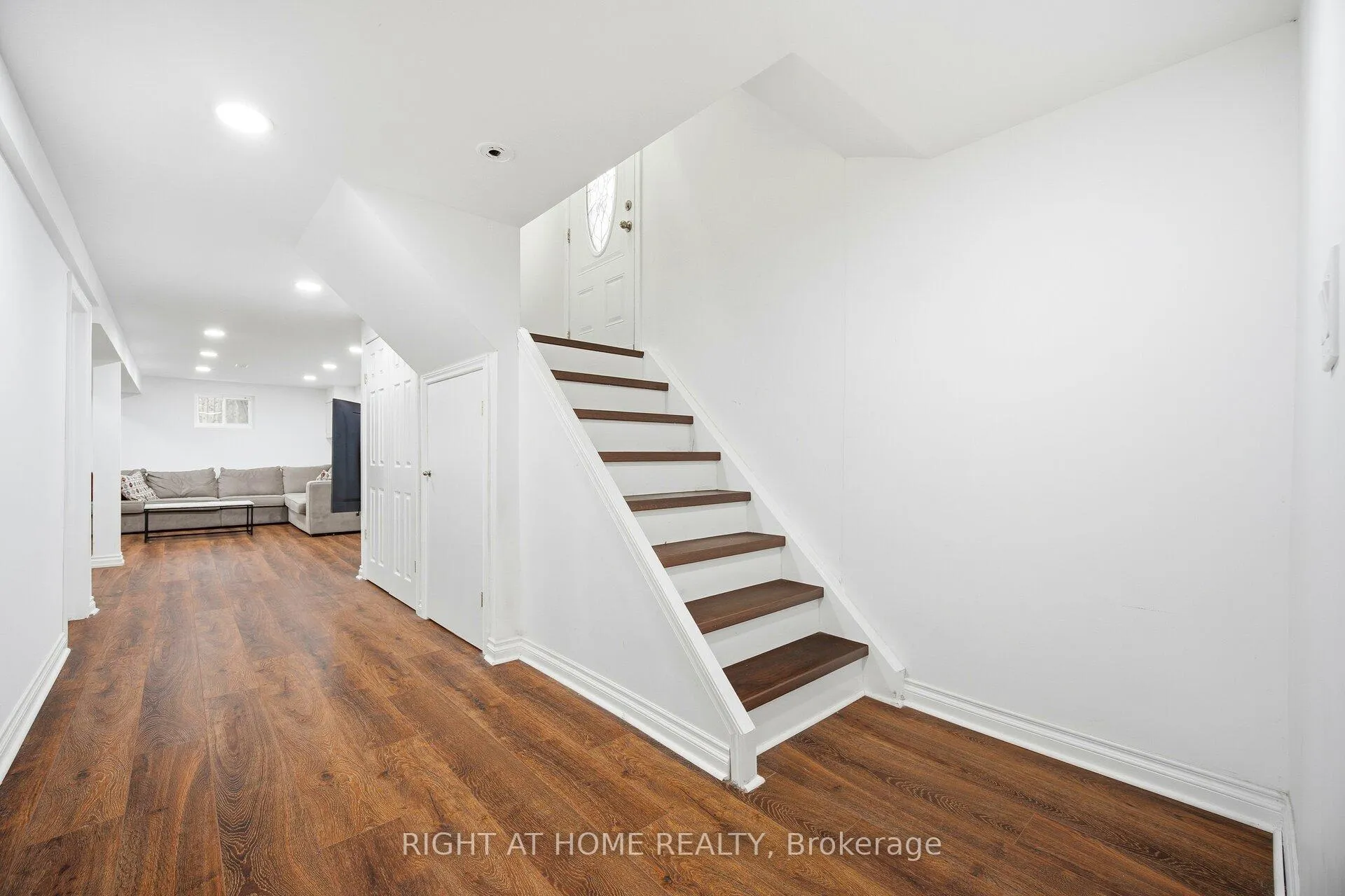 Photo 29 of 423 Melores Drive, Burlington, Appleby — HOMEH