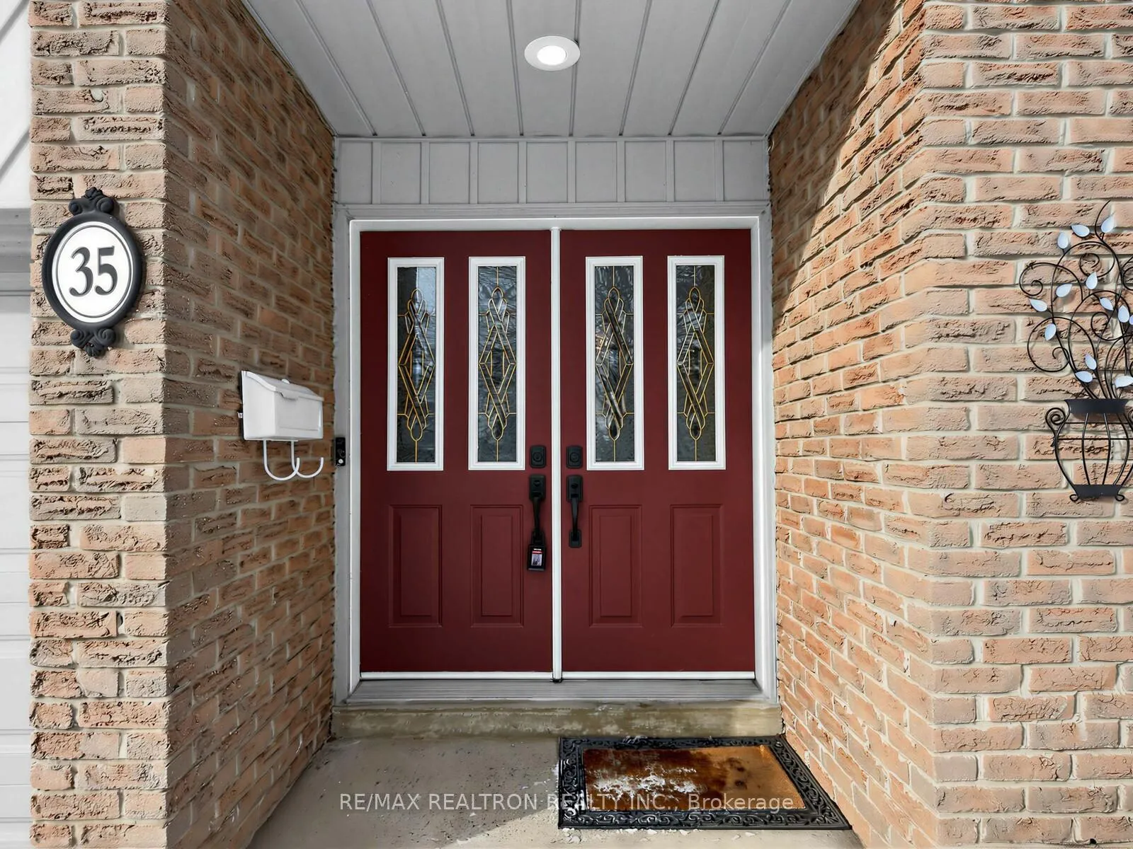 Photo 4 of 35 Sir Galahad Place, Markham, Markham Village — HOMEH