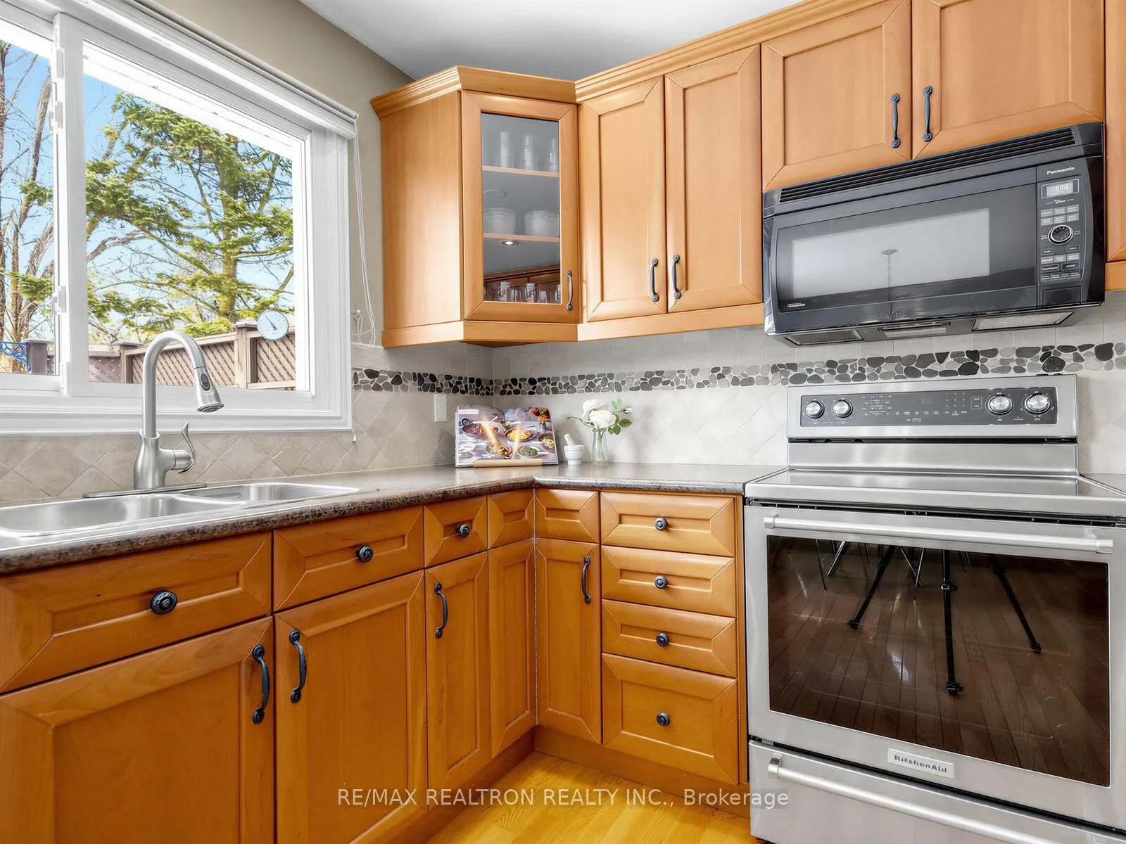 Photo 15 of 35 Sir Galahad Place, Markham, Markham Village — HOMEH