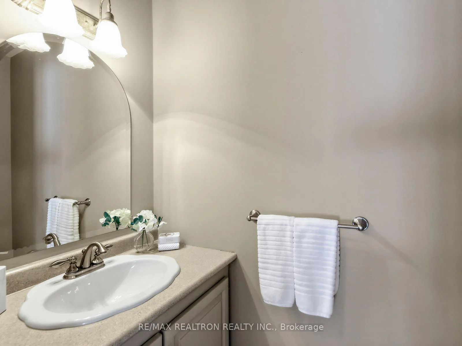 Photo 18 of 35 Sir Galahad Place, Markham, Markham Village — HOMEH