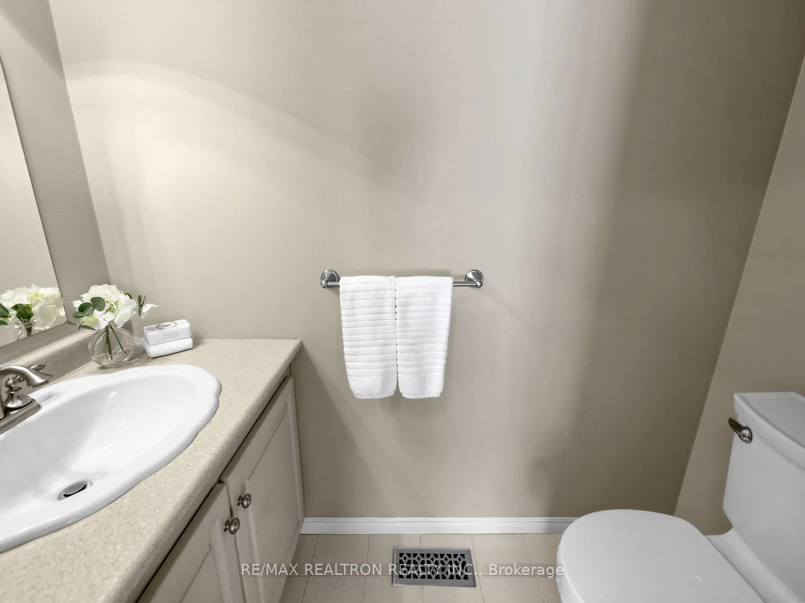 Photo 19 of 35 Sir Galahad Place, Markham, Markham Village — HOMEH