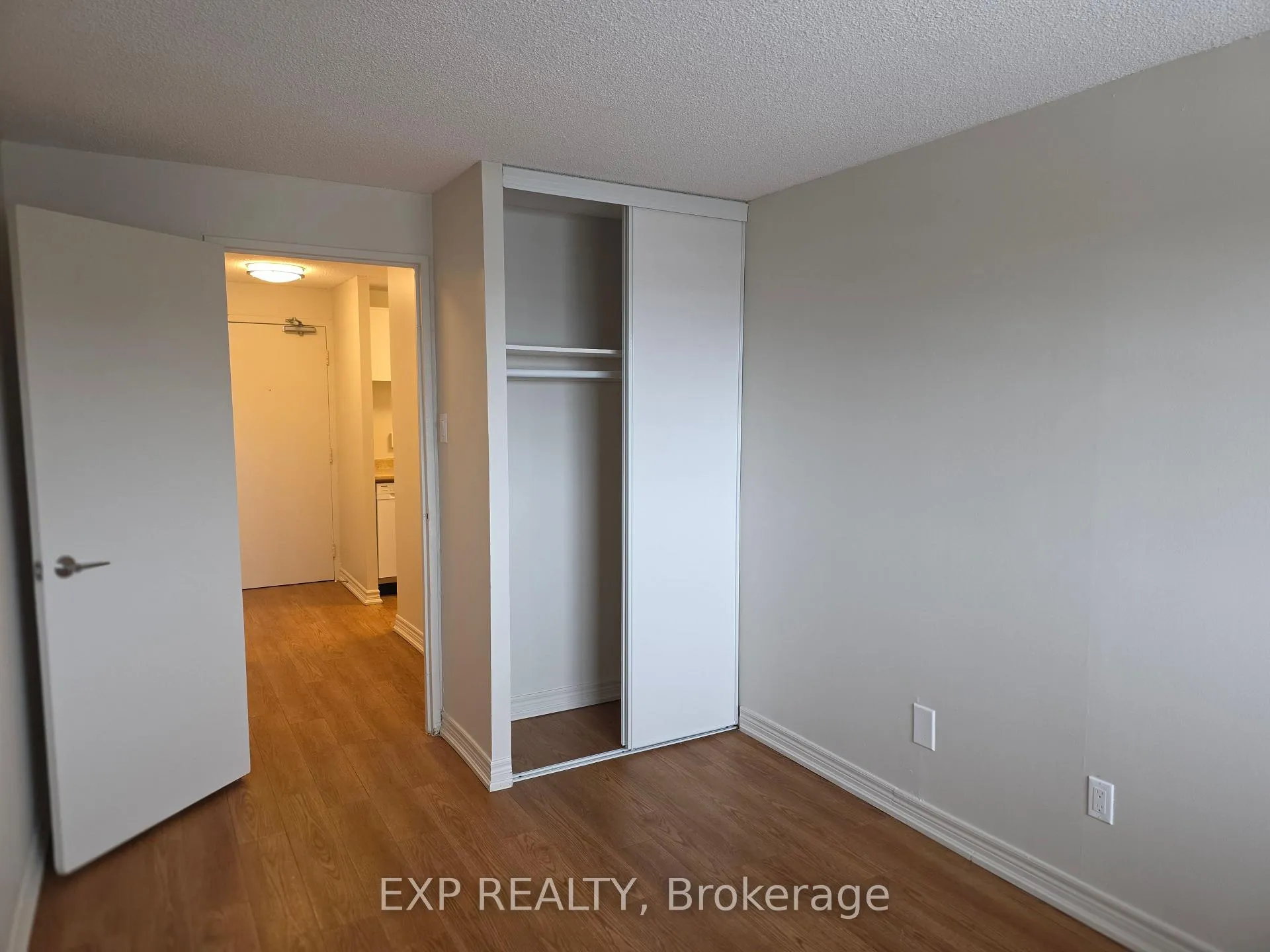 Photo 5 of Unit 511, 981 Gulf Place, Ottawa, Overbrook/Castle Heights — HOMEH