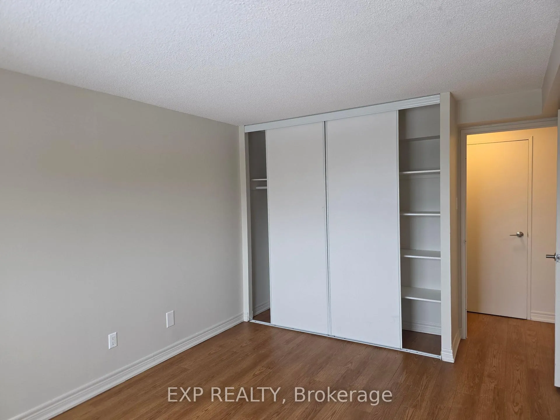 Photo 7 of Unit 511, 981 Gulf Place, Ottawa, Overbrook/Castle Heights — HOMEH