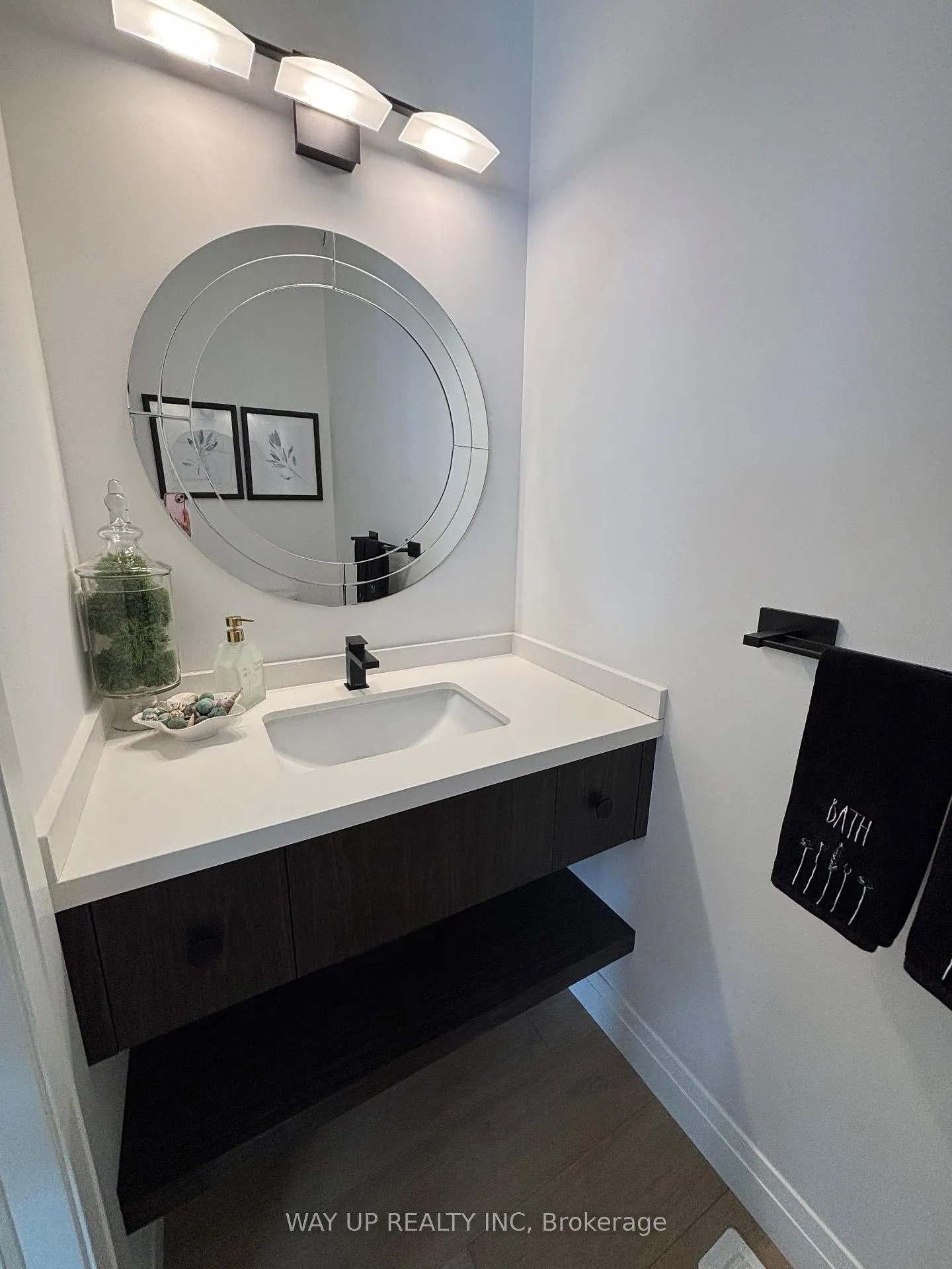 Photo 14 of 442 Warner Terrace, London, North R — HOMEH
