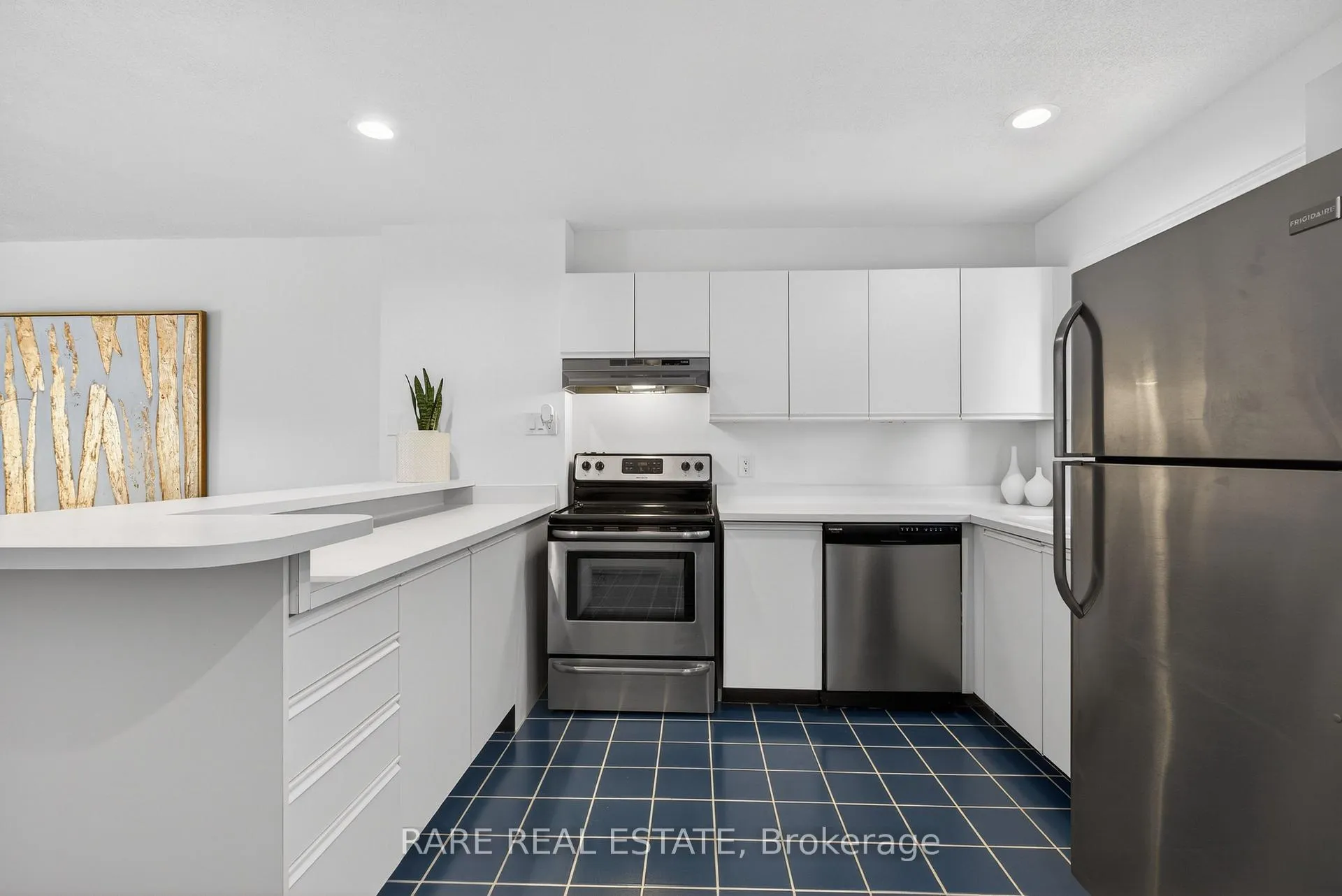 Photo 12 of 548 Oxbow Crescent, Collingwood — HOMEH