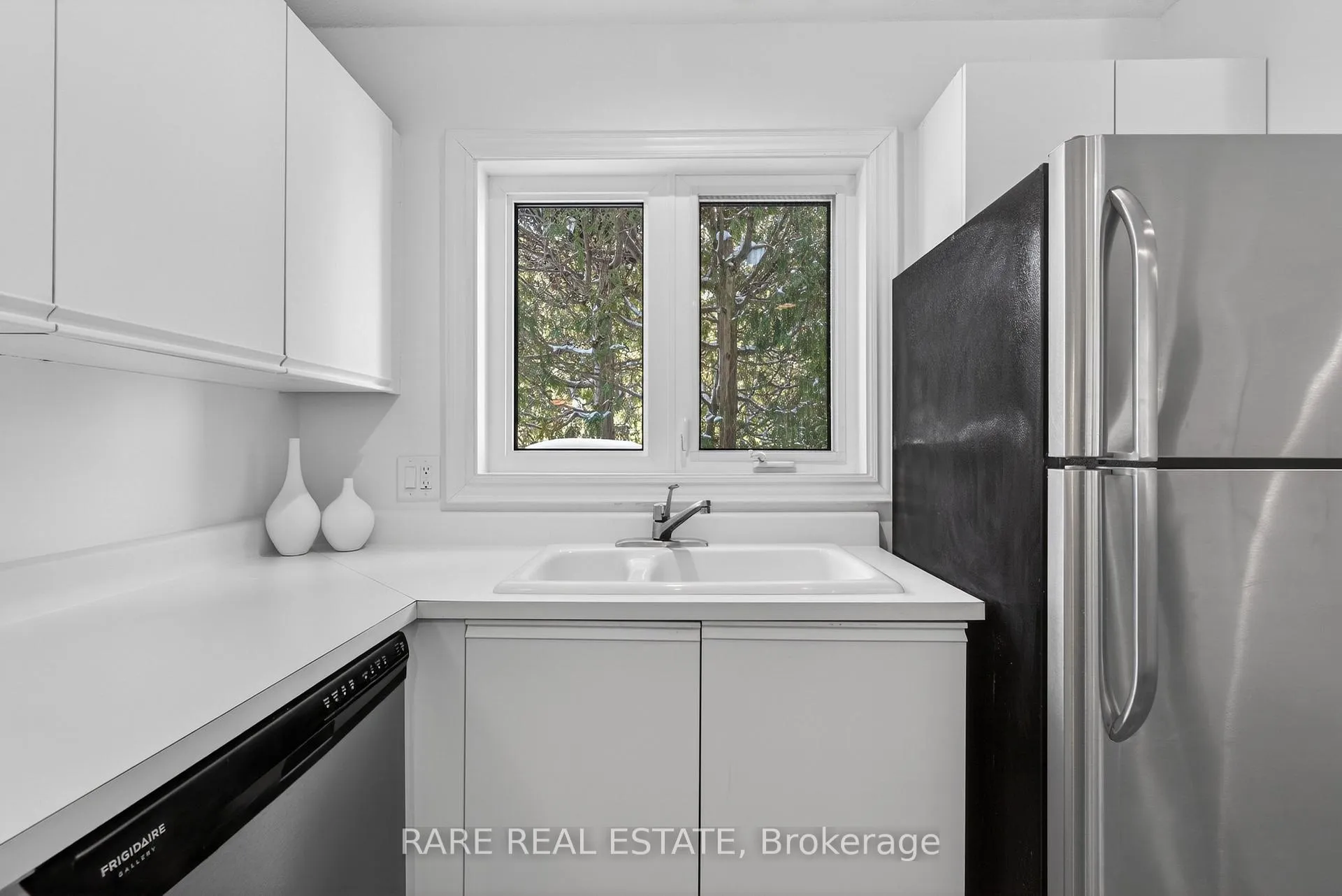 Photo 14 of 548 Oxbow Crescent, Collingwood — HOMEH