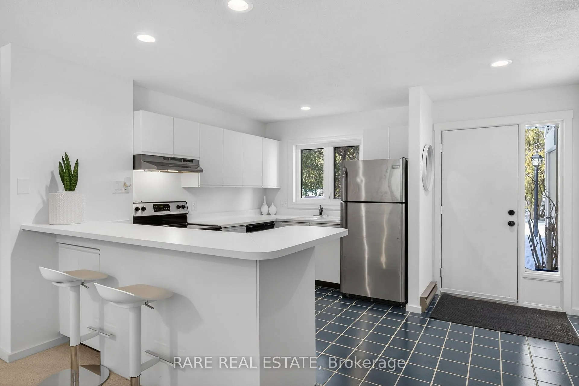 Photo 15 of 548 Oxbow Crescent, Collingwood — HOMEH