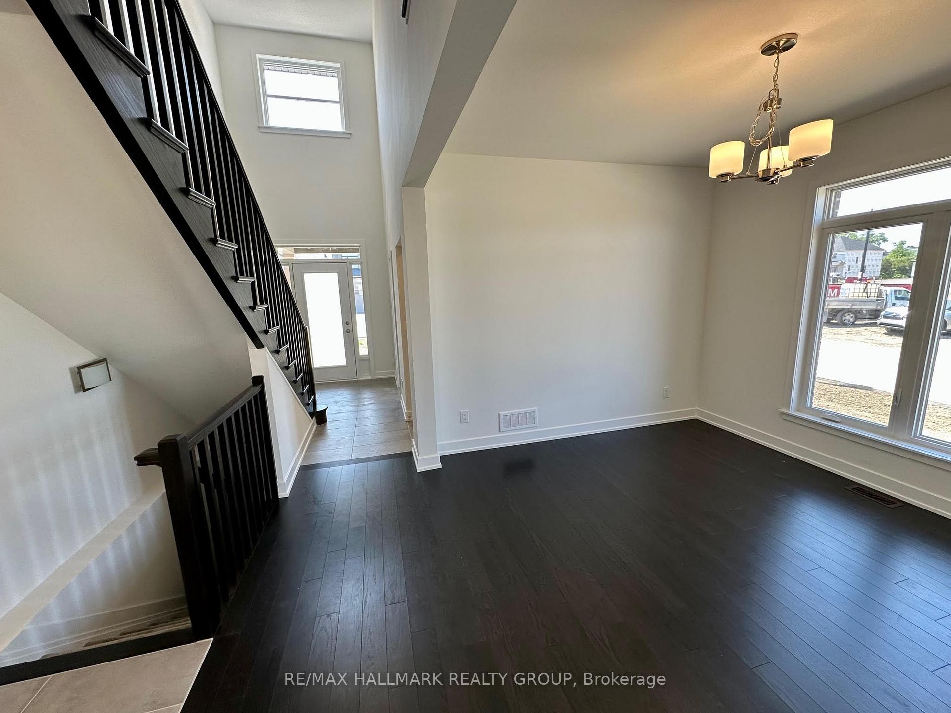 Photo 6 of 724 Odyssey Way, Ottawa, Leitrim — HOMEH