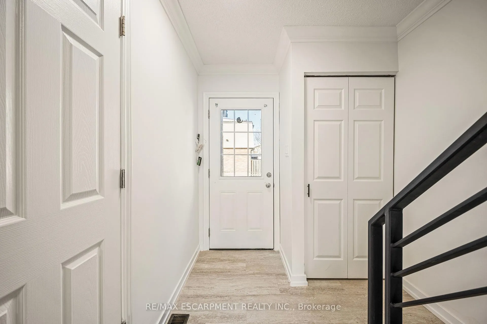 Photo 3 of Unit 41, 33 Rochelle Avenue, Hamilton, Quinndale — HOMEH