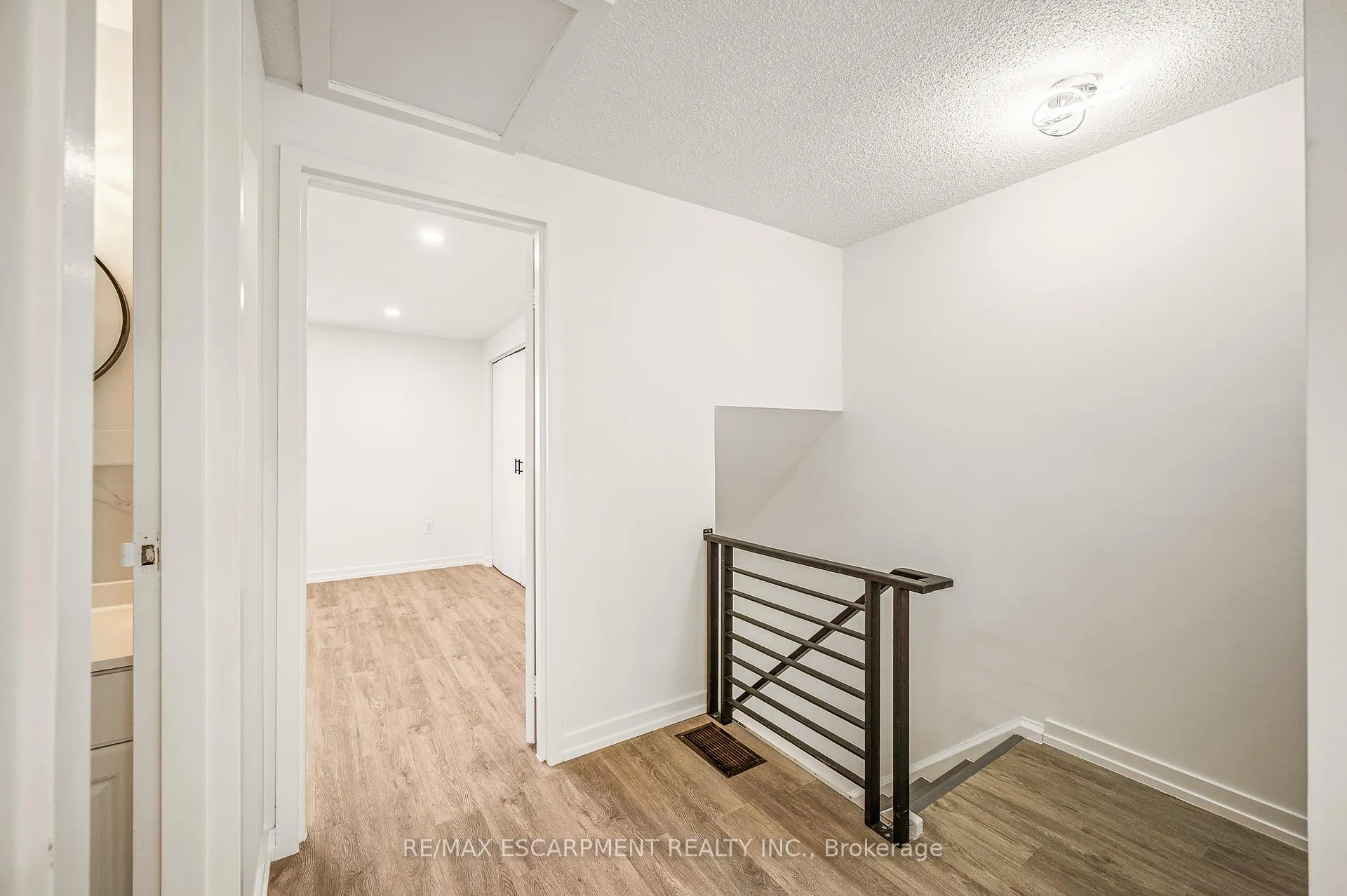 Photo 8 of Unit 41, 33 Rochelle Avenue, Hamilton, Quinndale — HOMEH