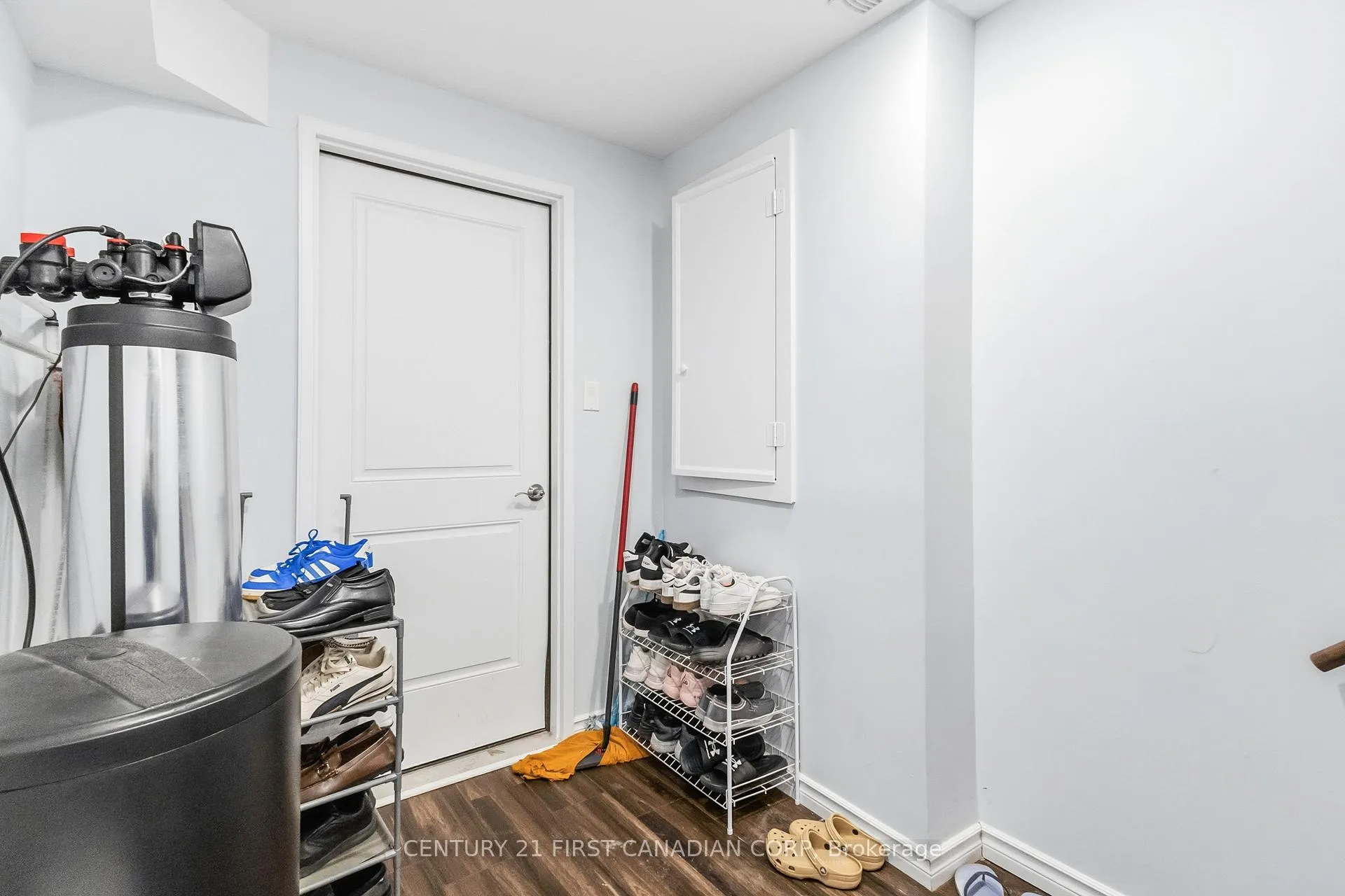 Photo 35 of 2382 Wickerson Road, London, South K — HOMEH
