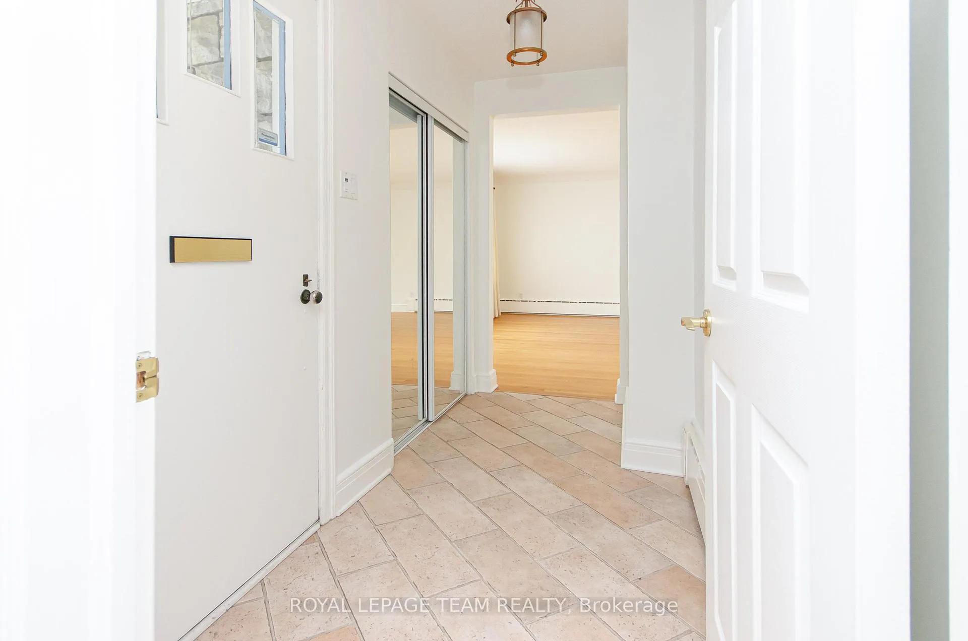 Photo 3 of 1996 Cedar Lane Terrace, Ottawa, McKellar Heights/Glabar Park — HOMEH