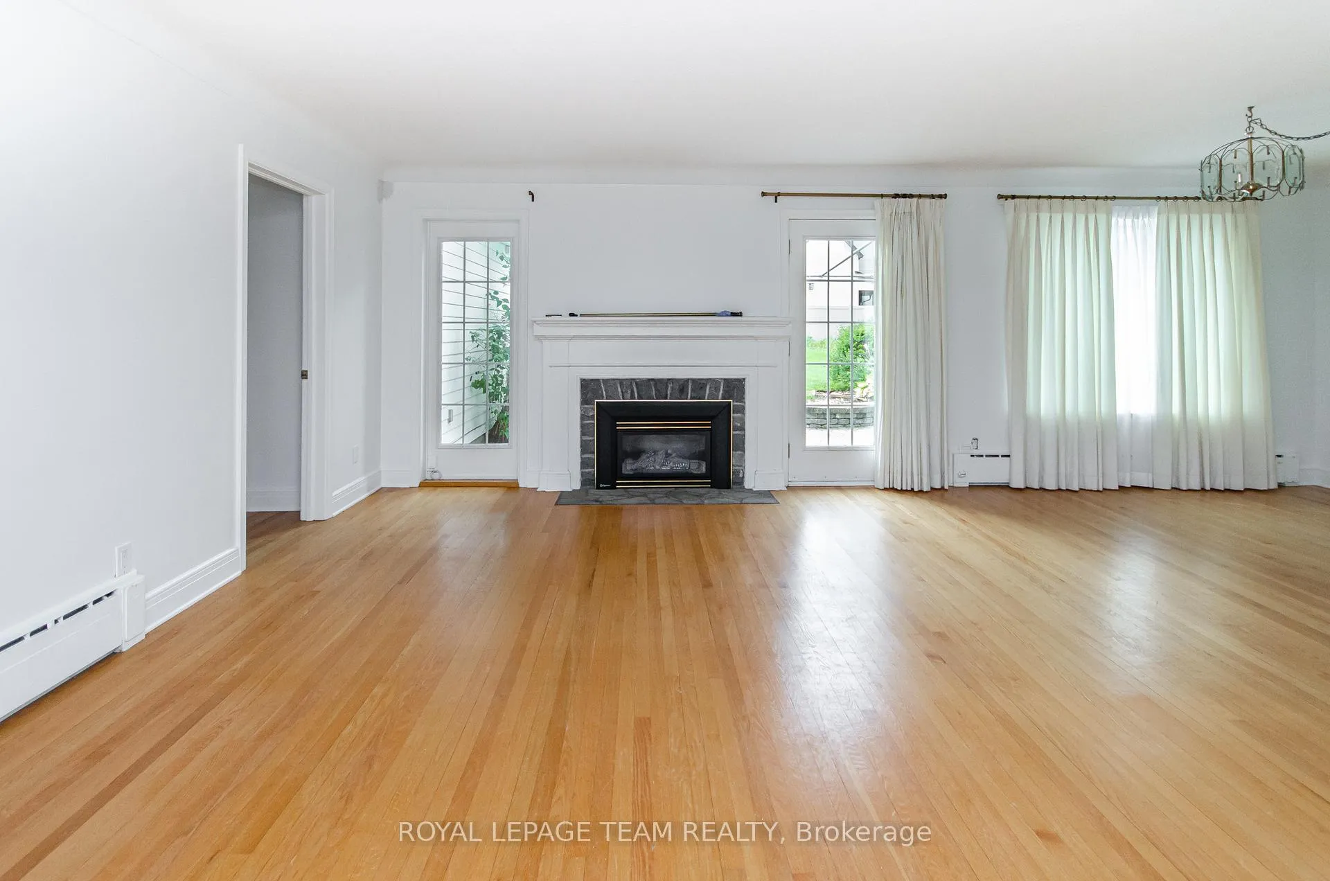 Photo 8 of 1996 Cedar Lane Terrace, Ottawa, McKellar Heights/Glabar Park — HOMEH