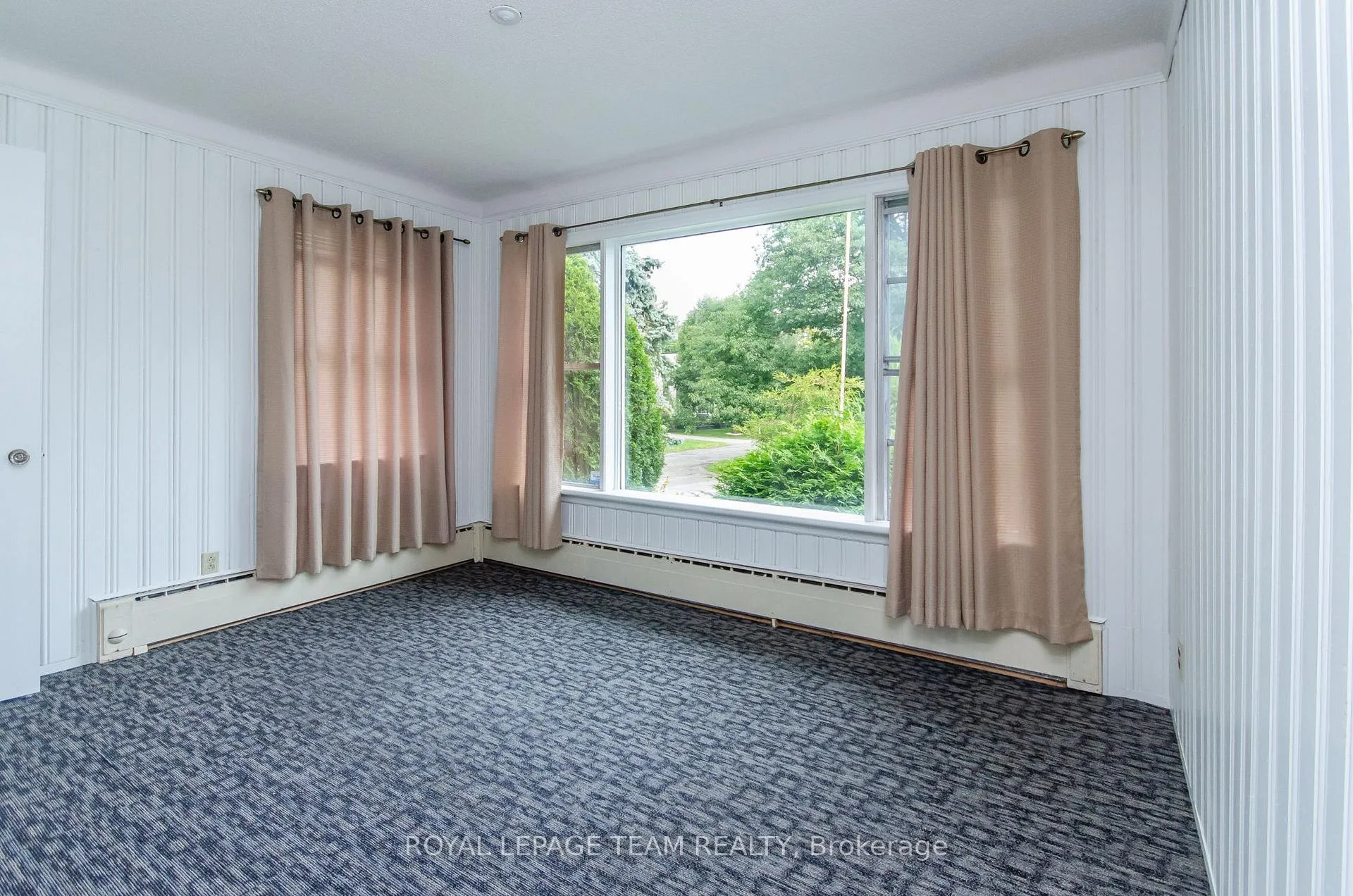 Photo 10 of 1996 Cedar Lane Terrace, Ottawa, McKellar Heights/Glabar Park — HOMEH