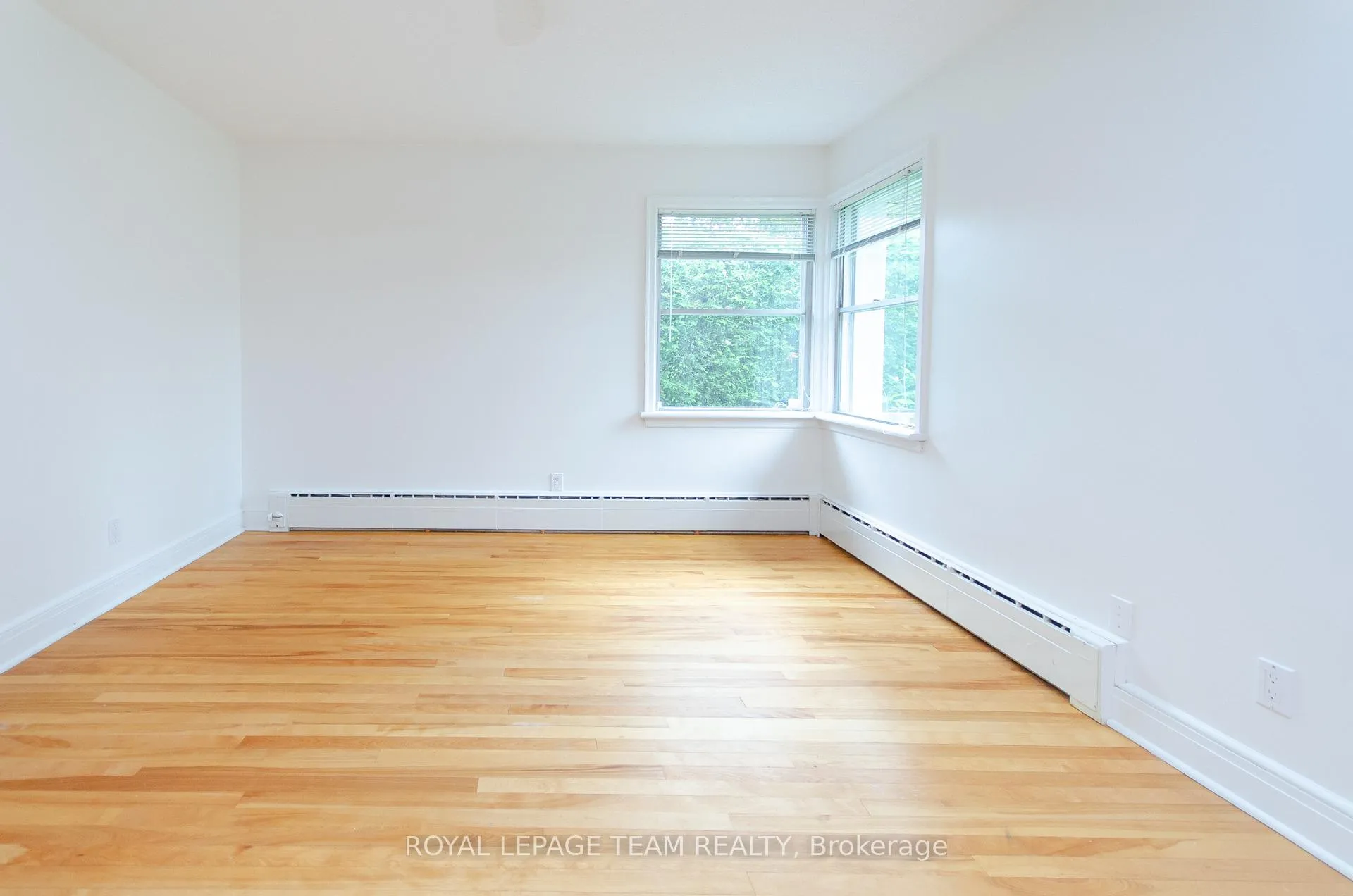 Photo 12 of 1996 Cedar Lane Terrace, Ottawa, McKellar Heights/Glabar Park — HOMEH
