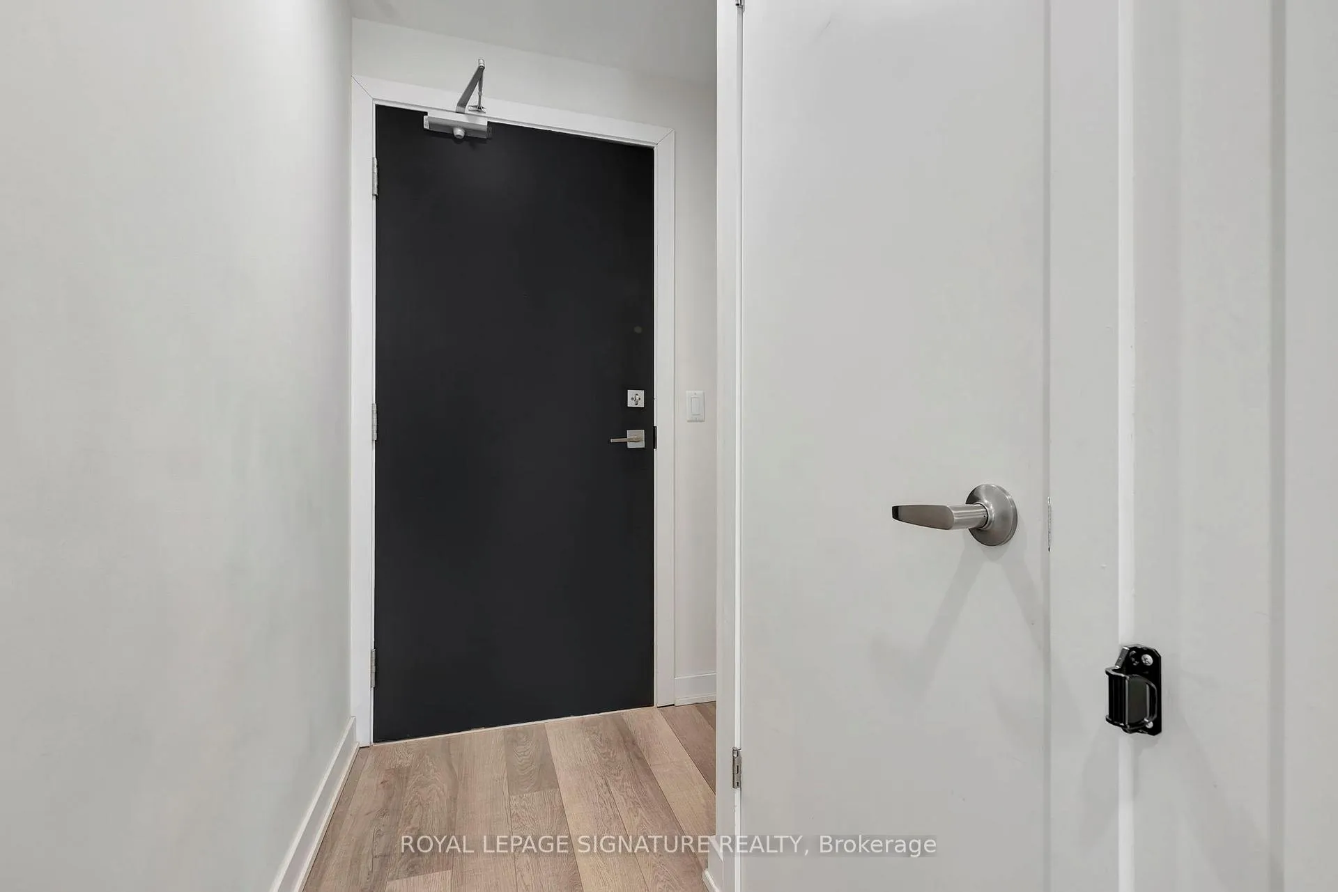 Photo 3 of Unit 331, 5230 Dundas Street, Burlington, Orchard — HOMEH
