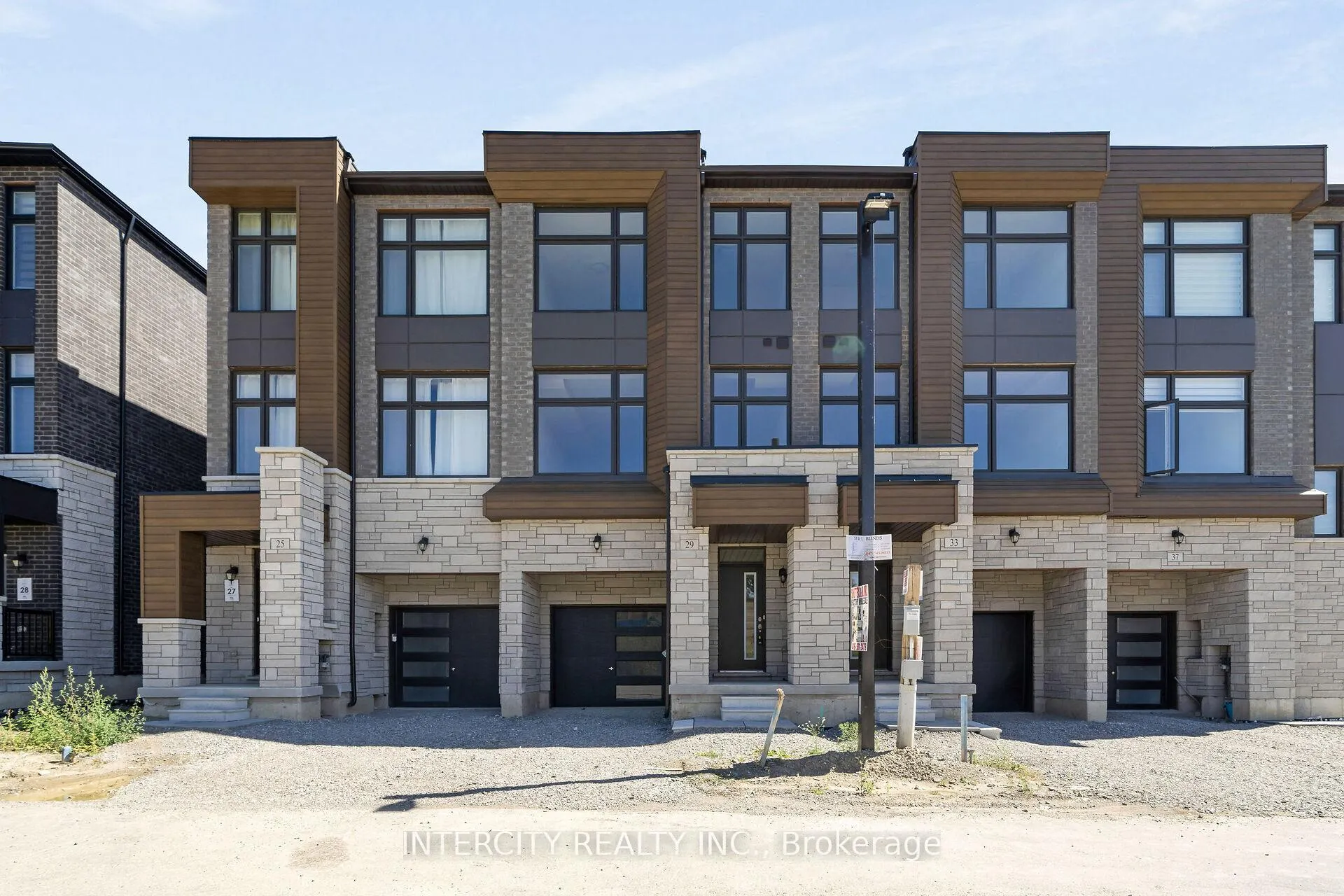 Photo 1 of 29 Drainie Street, Vaughan, Elder Mills — HOMEH