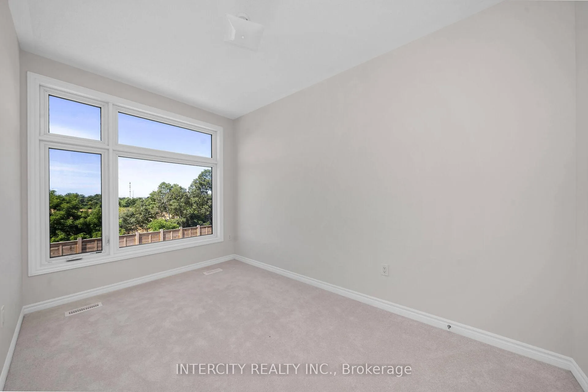 Photo 17 of 29 Drainie Street, Vaughan, Elder Mills — HOMEH