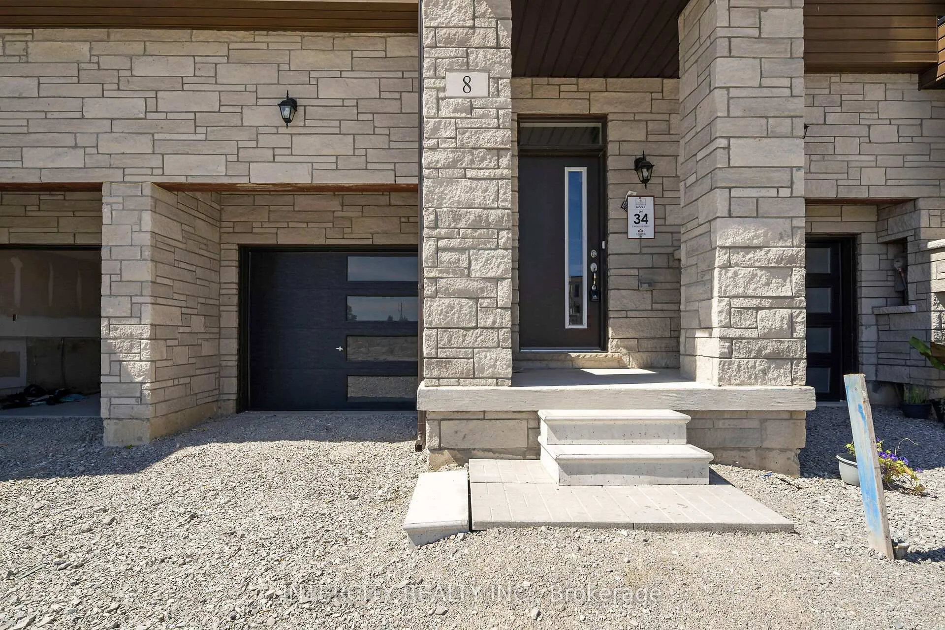 Photo 2 of 8 Radisson Street, Vaughan, Elder Mills — HOMEH