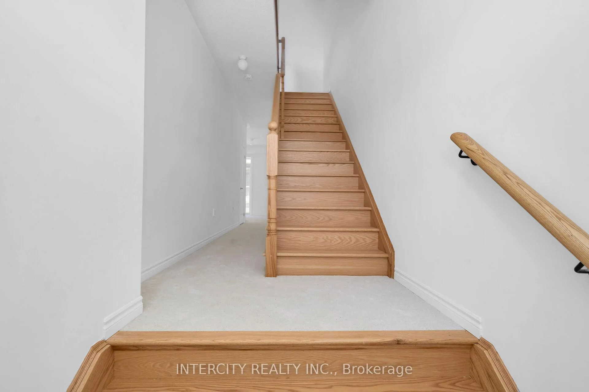 Photo 4 of 8 Radisson Street, Vaughan, Elder Mills — HOMEH