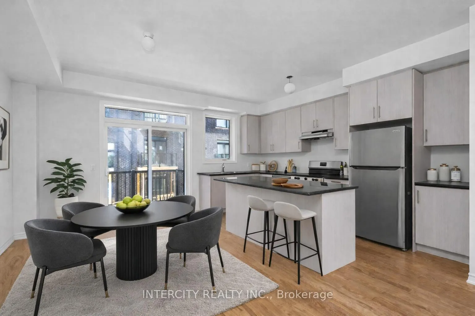 Photo 7 of 8 Radisson Street, Vaughan, Elder Mills — HOMEH