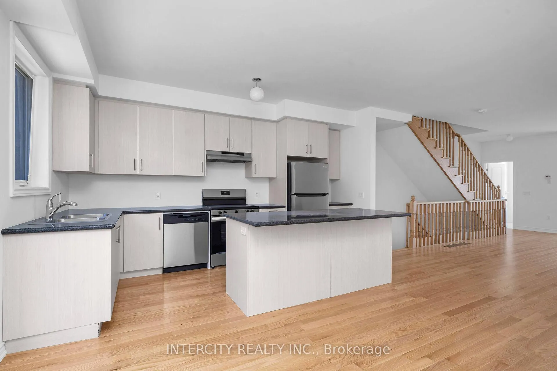 Photo 8 of 8 Radisson Street, Vaughan, Elder Mills — HOMEH