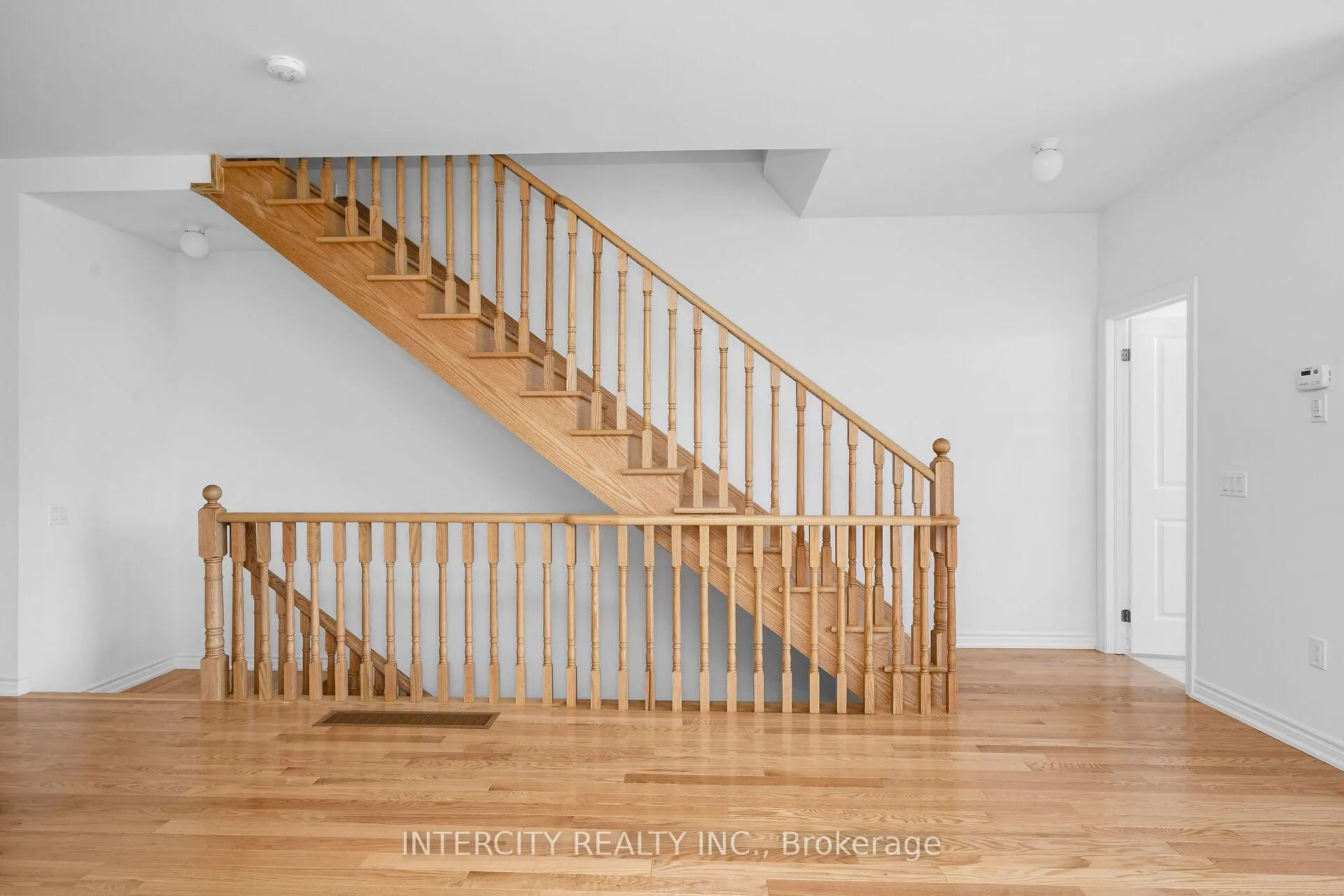 Photo 14 of 8 Radisson Street, Vaughan, Elder Mills — HOMEH
