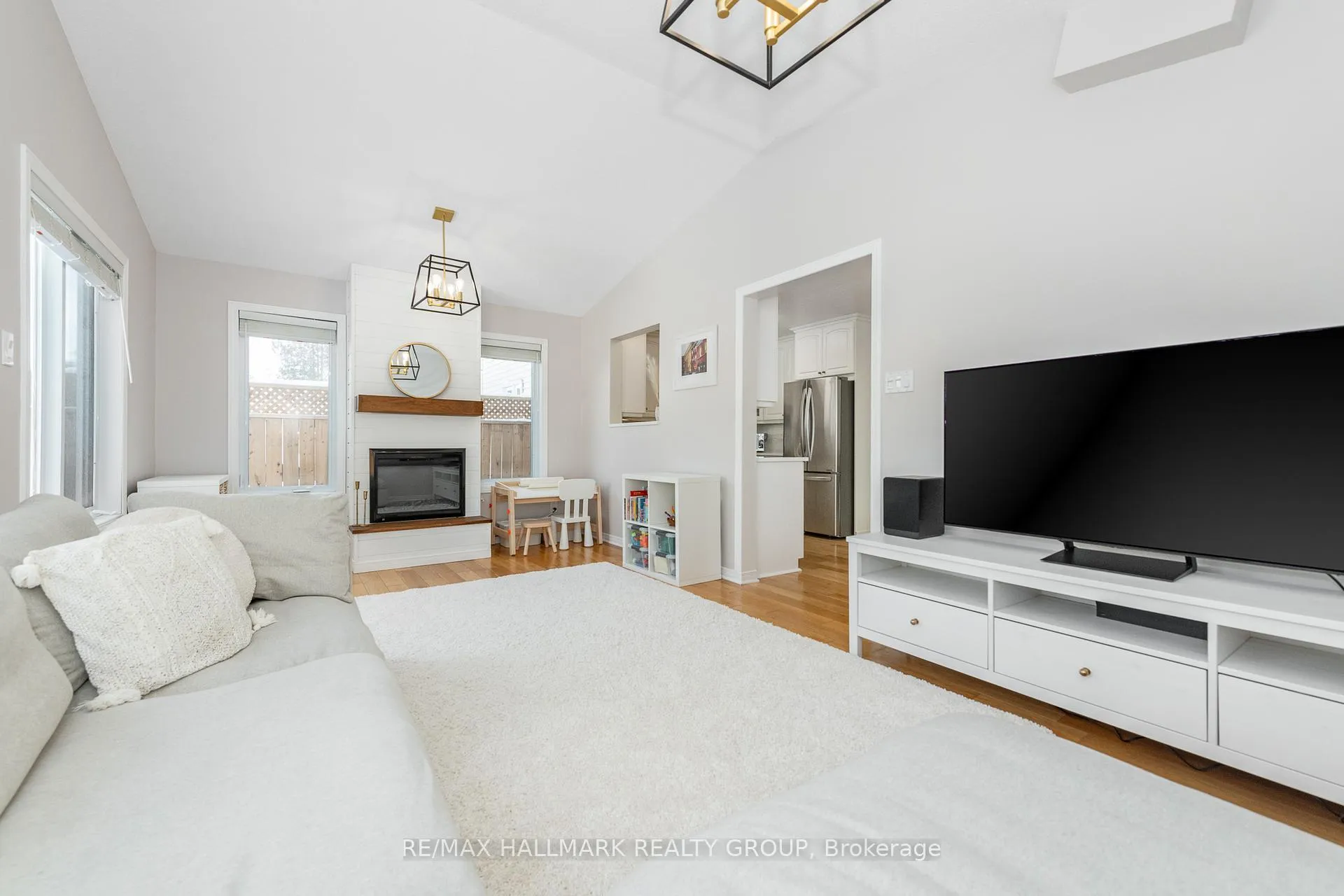 Photo 19 of 70 Melanie Crescent, Ottawa, Kanata - Glencairn/Hazeldean — HOMEH
