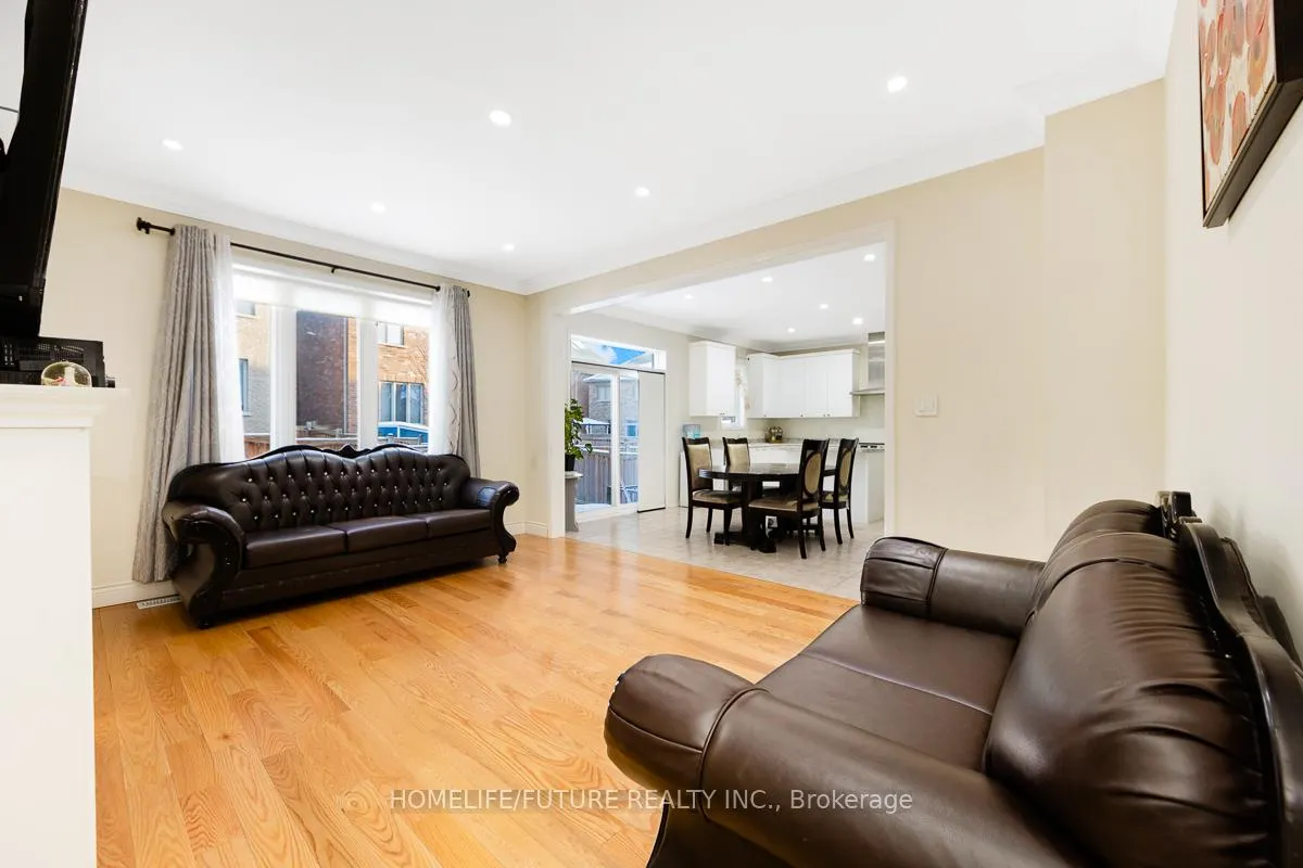 Photo 8 of 18 Stockell Crescent, Ajax, Northwest Ajax — HOMEH