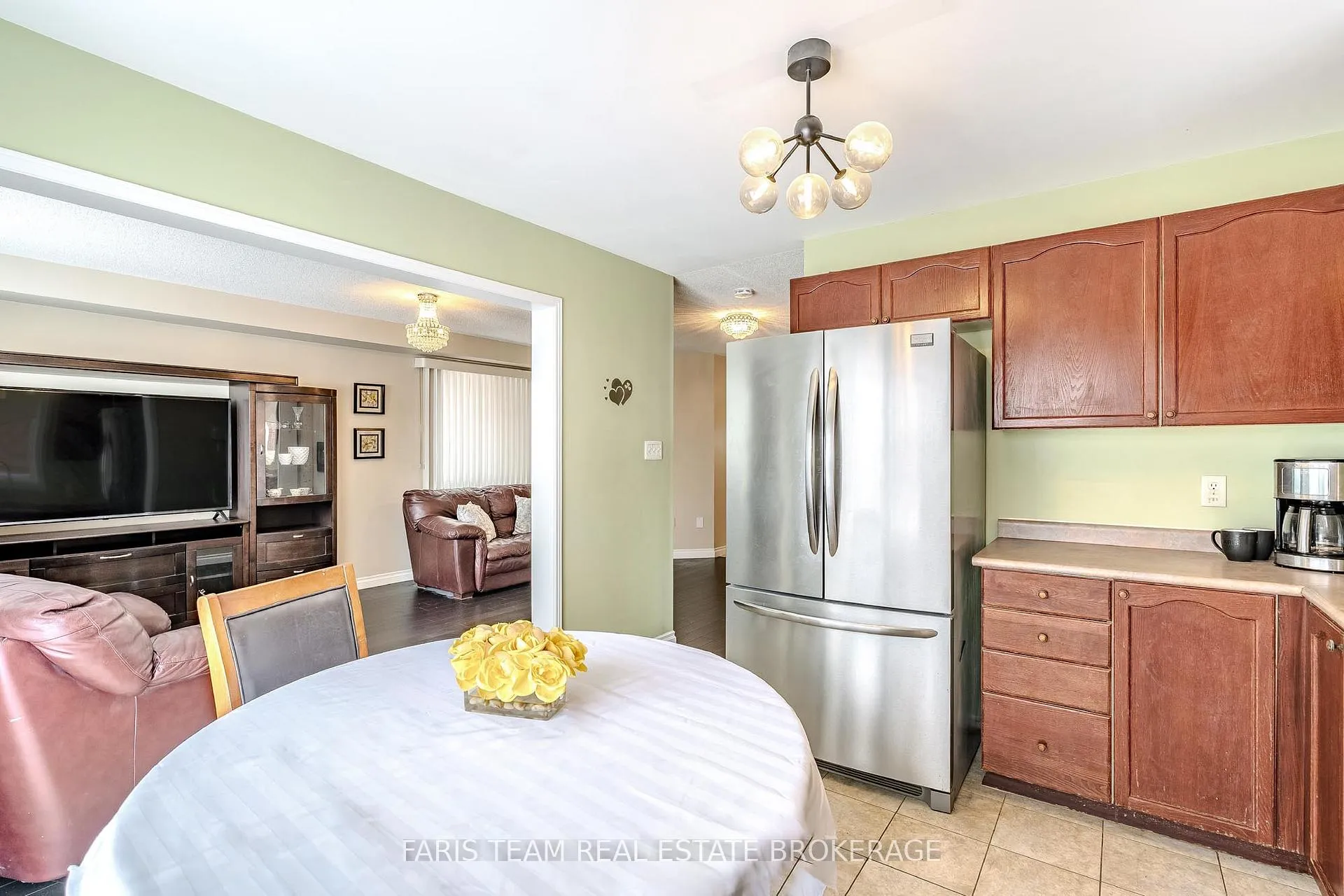 Photo 9 of 30 Coronation Parkway, Barrie, Innis-Shore — HOMEH