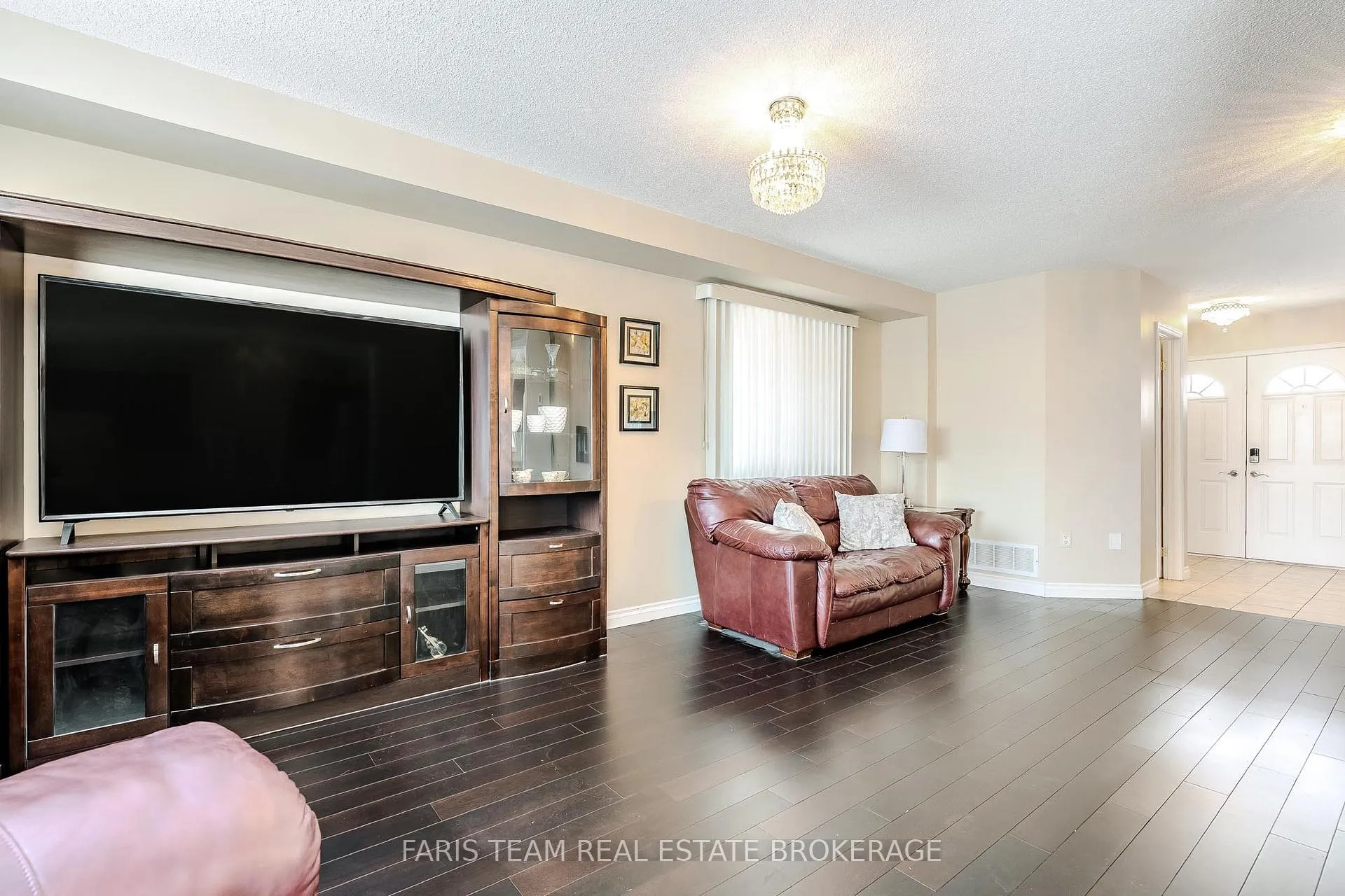 Photo 10 of 30 Coronation Parkway, Barrie, Innis-Shore — HOMEH