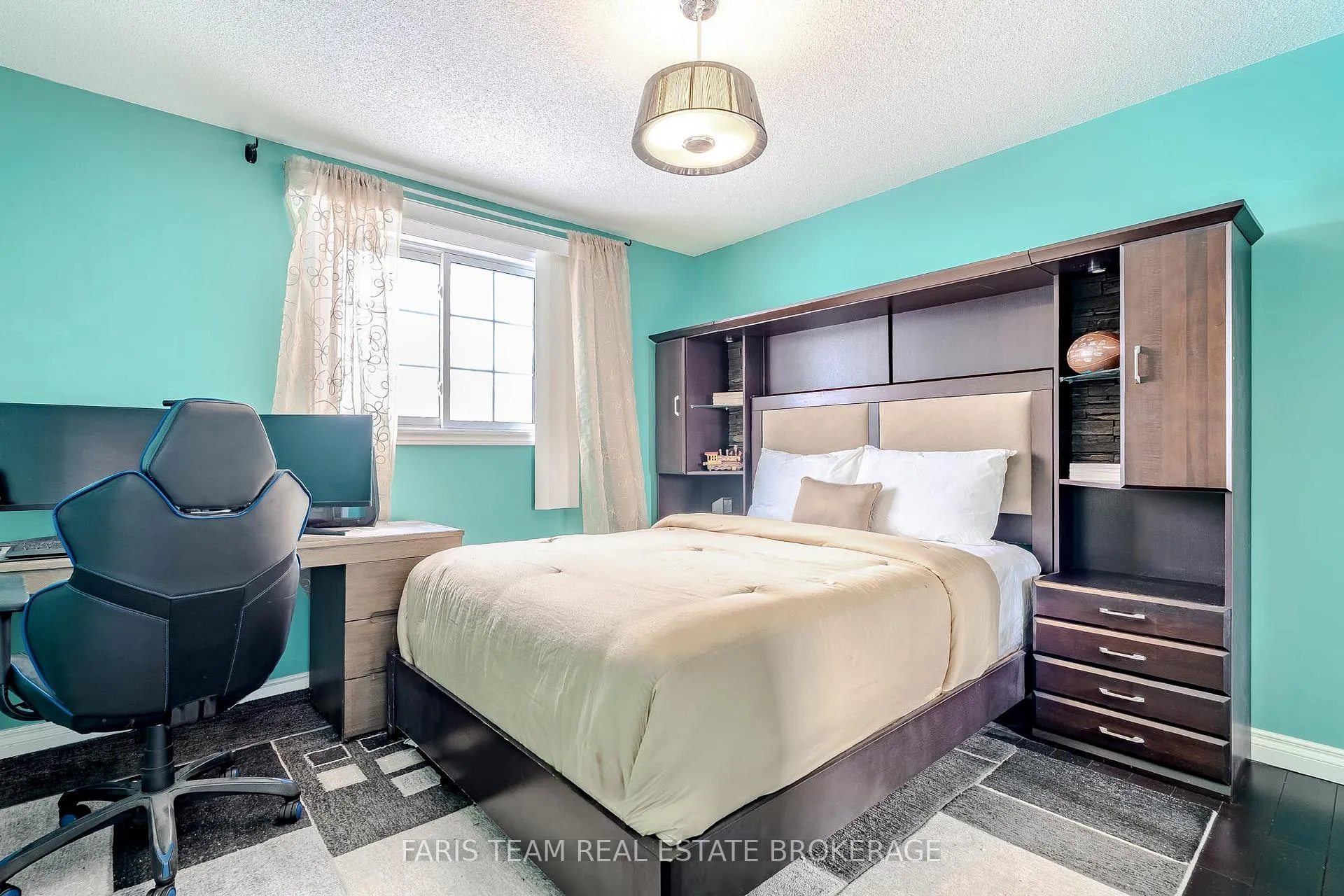 Photo 15 of 30 Coronation Parkway, Barrie, Innis-Shore — HOMEH