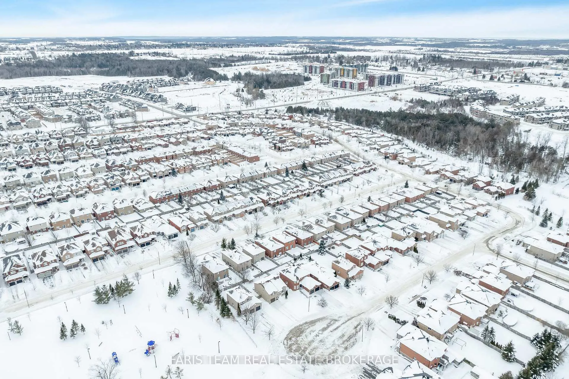 Photo 22 of 30 Coronation Parkway, Barrie, Innis-Shore — HOMEH