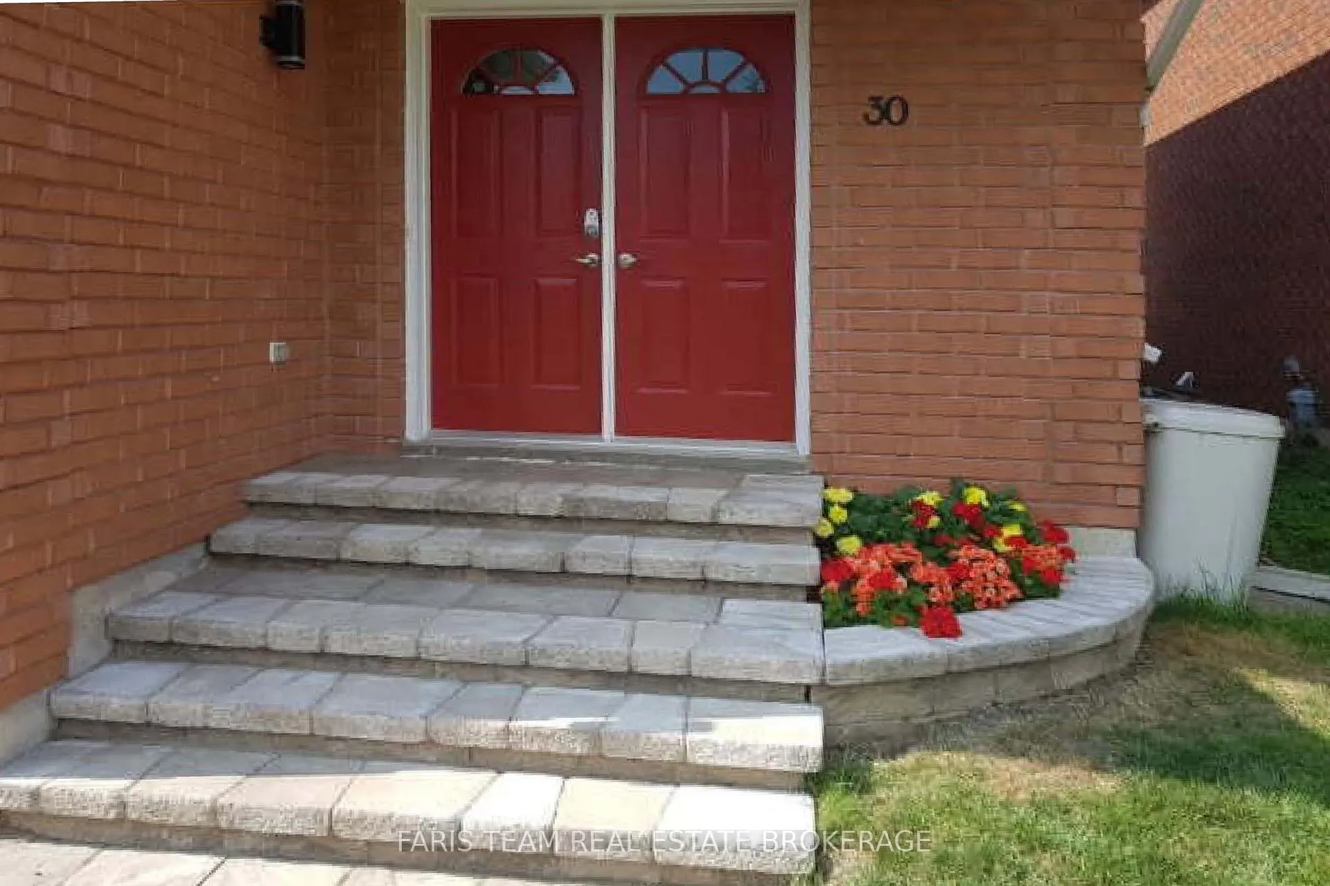 Photo 24 of 30 Coronation Parkway, Barrie, Innis-Shore — HOMEH