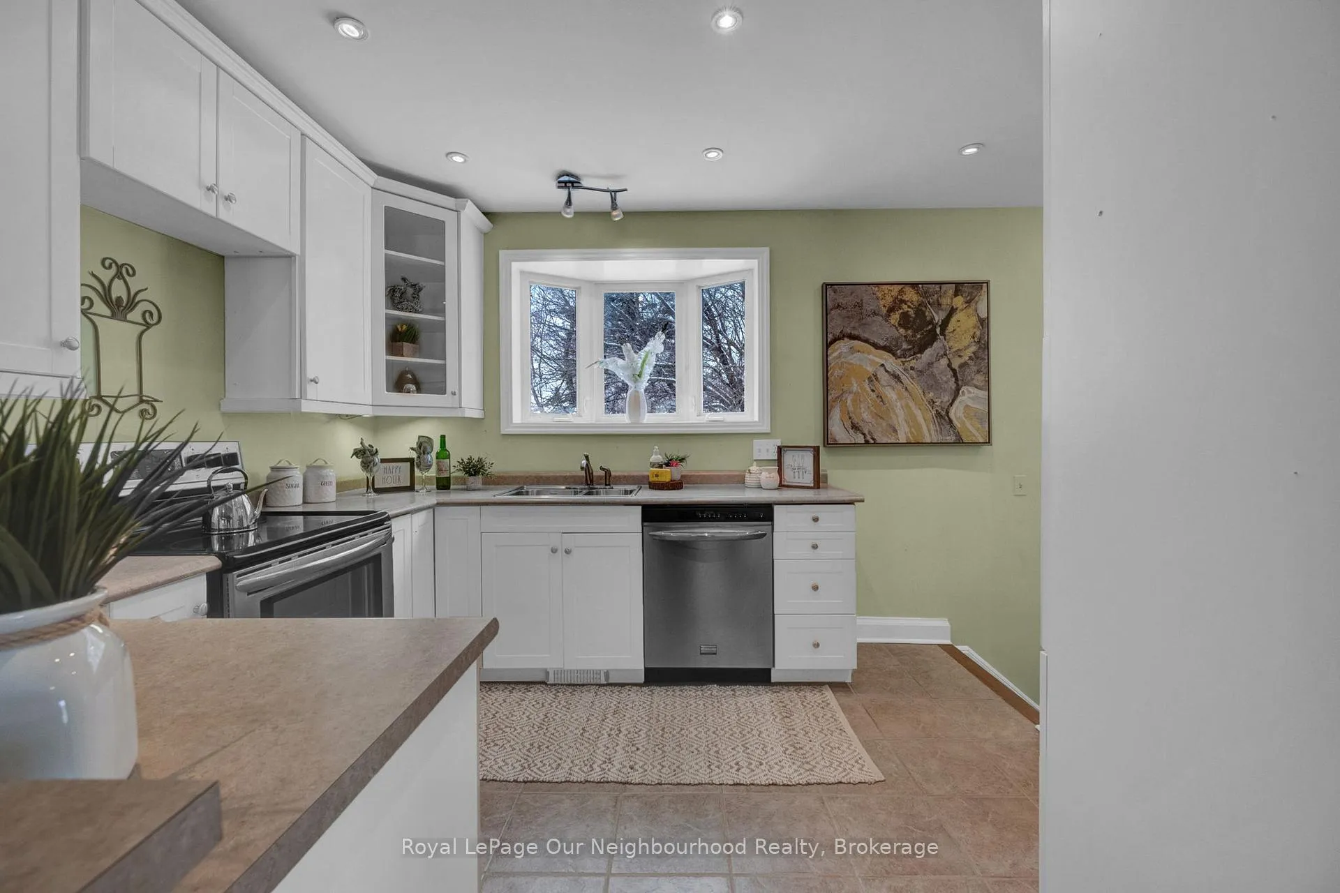 Photo 11 of 100 Buckingham Avenue, Oshawa, O'Neill — HOMEH