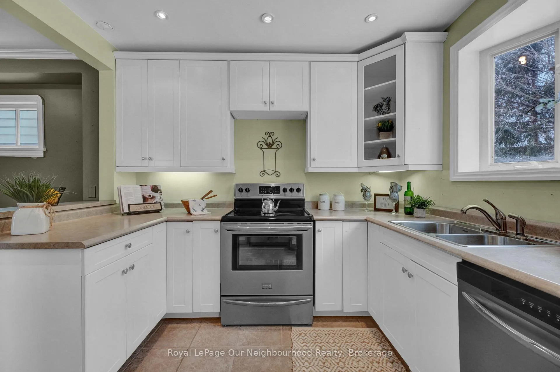 Photo 13 of 100 Buckingham Avenue, Oshawa, O'Neill — HOMEH