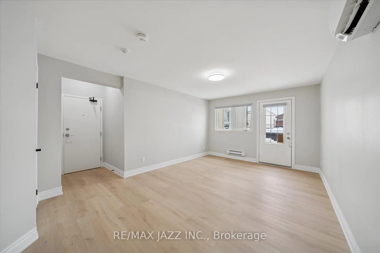 Photo 3 of Unit 105, 251 Simcoe Street S, Oshawa, Central — HOMEH