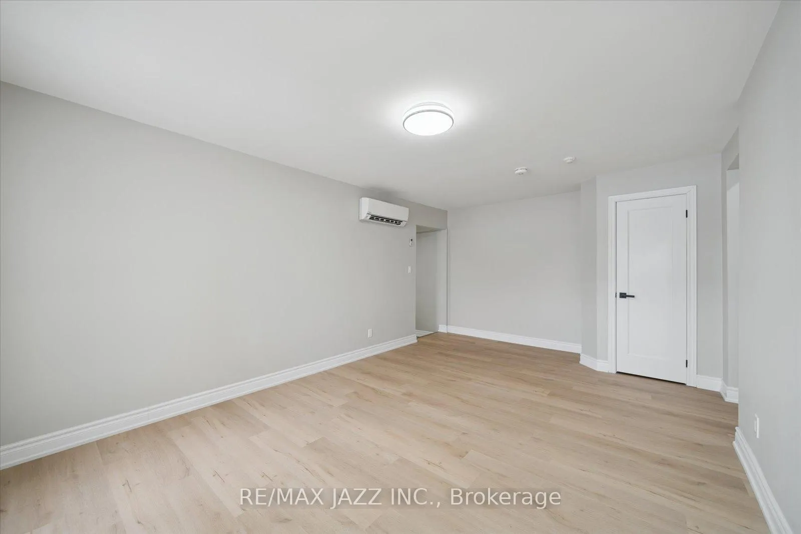 Photo 5 of Unit 105, 251 Simcoe Street S, Oshawa, Central — HOMEH